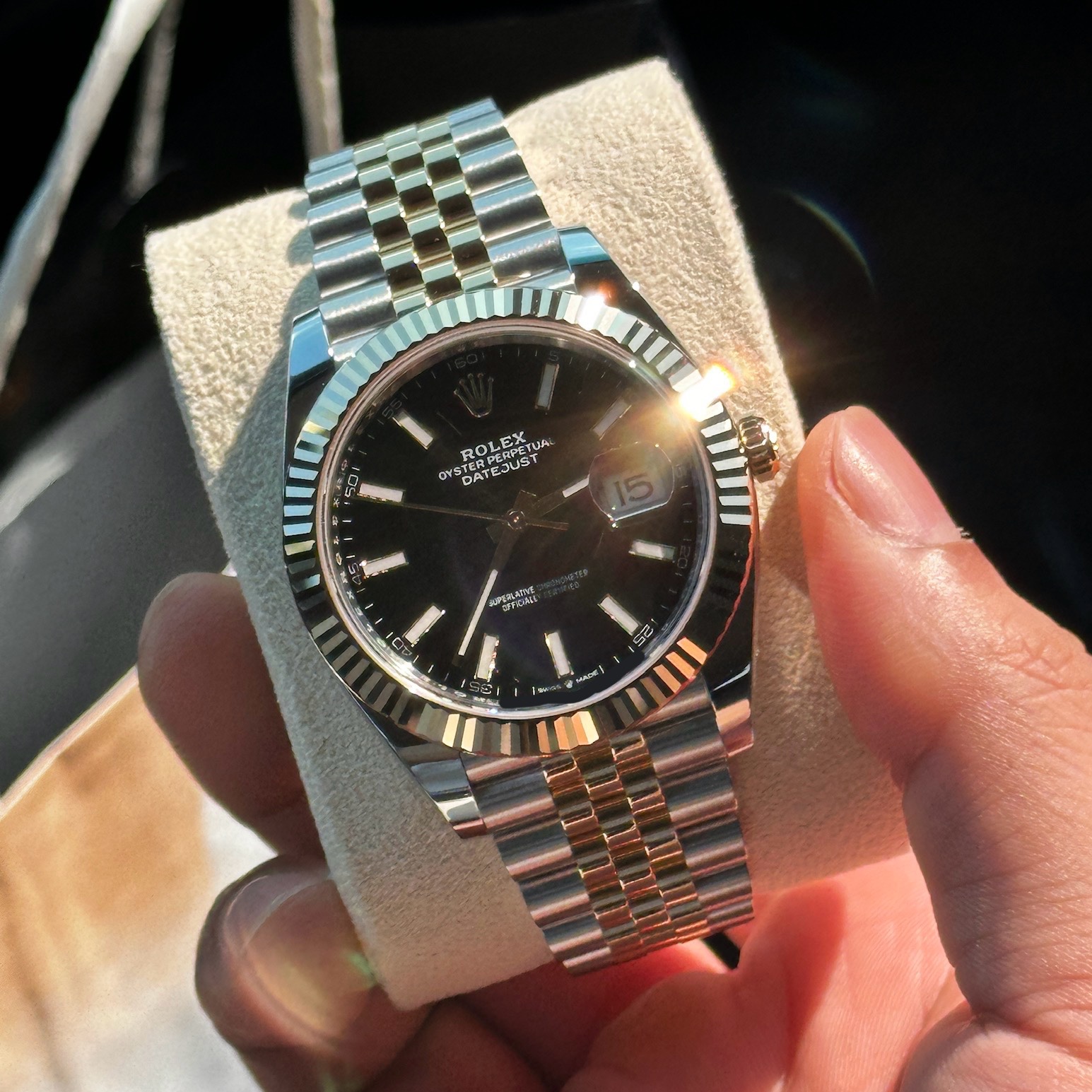 Rolex Datejust 41mm 126333 Bright Black Jubilee 착용 스타일