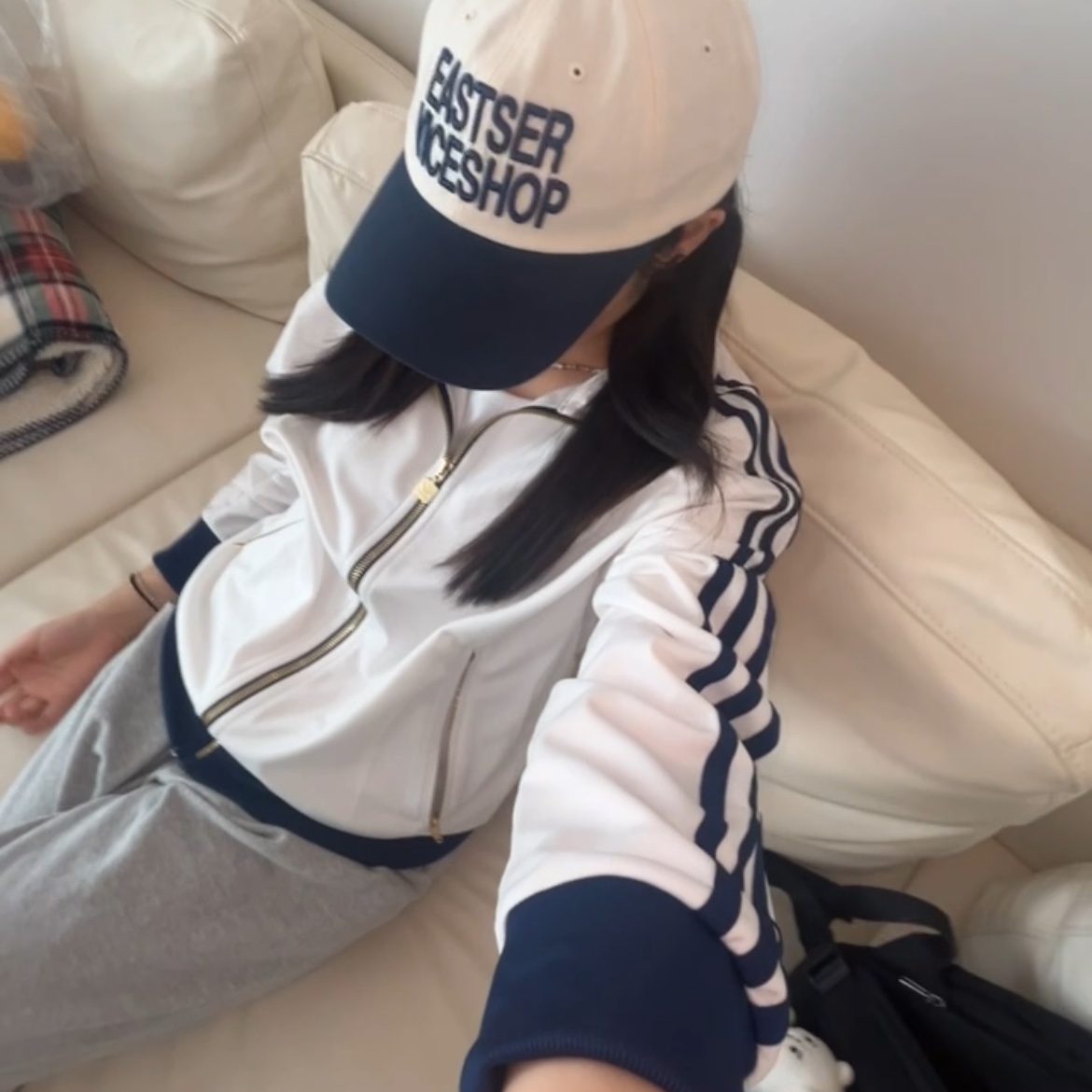 (W) Adidas Firebird Badge Track Top Cloud White - KR Sizing 착용 스타일