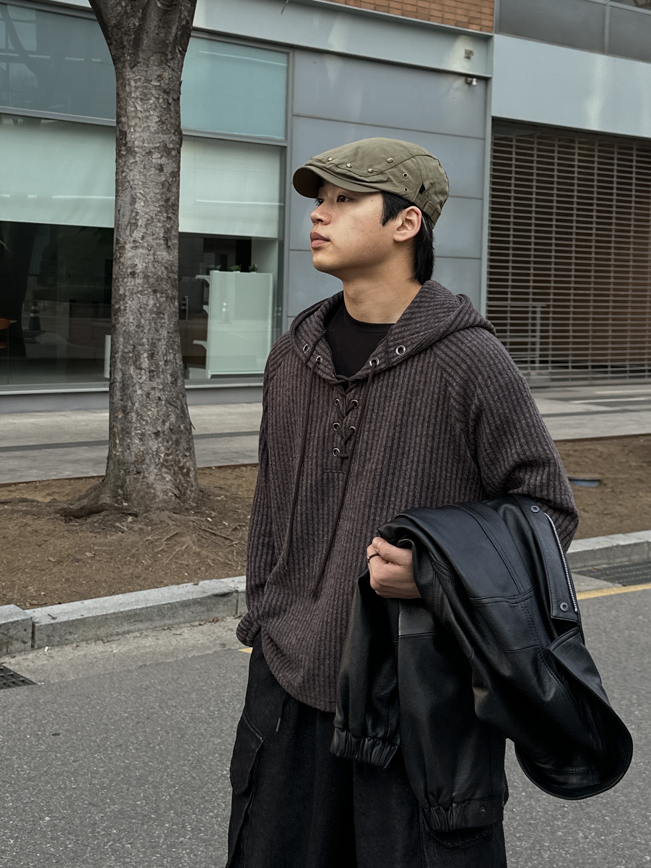 Adidas Campus 00s Charcoal Core Black, The North Face Big Shot Black 착용 스타일 - 3