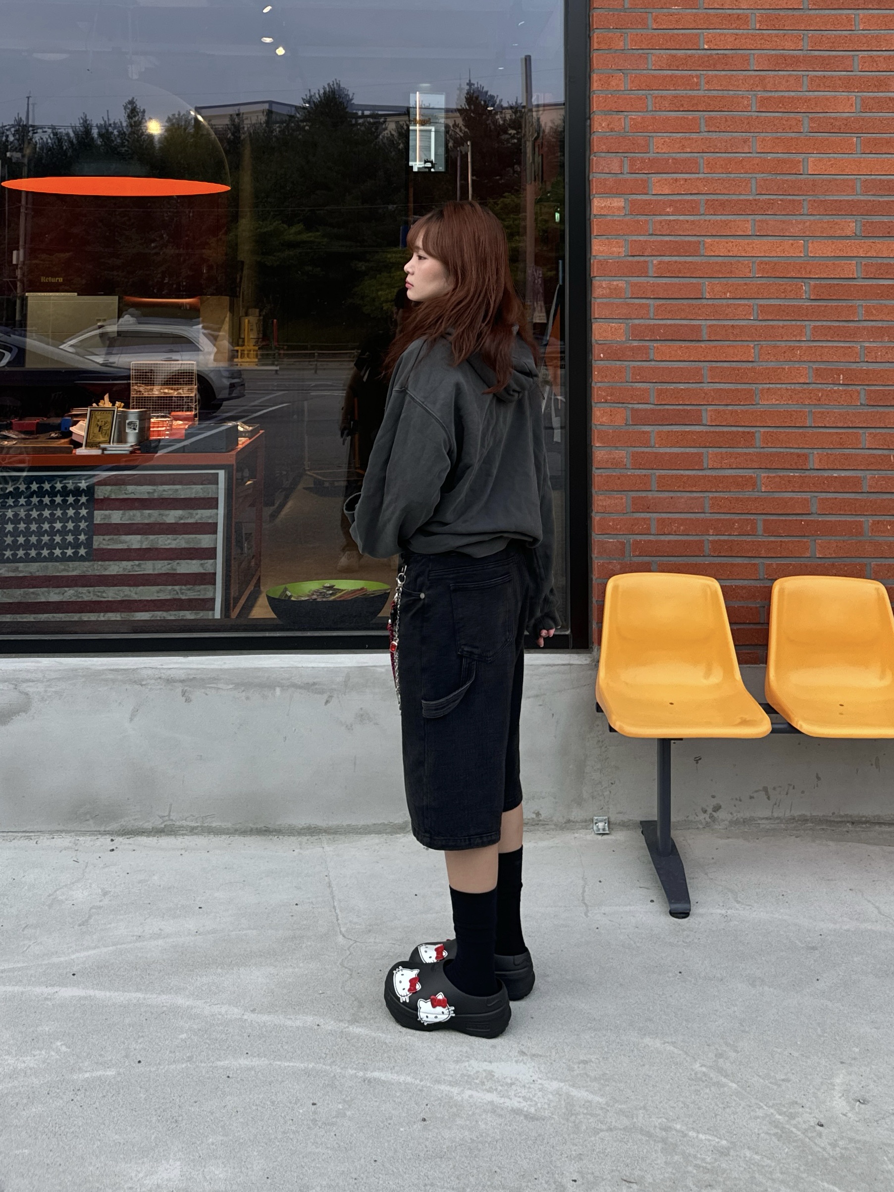 Thevinylhouse Carpenter Denim Shorts Black 착용 스타일 - 3