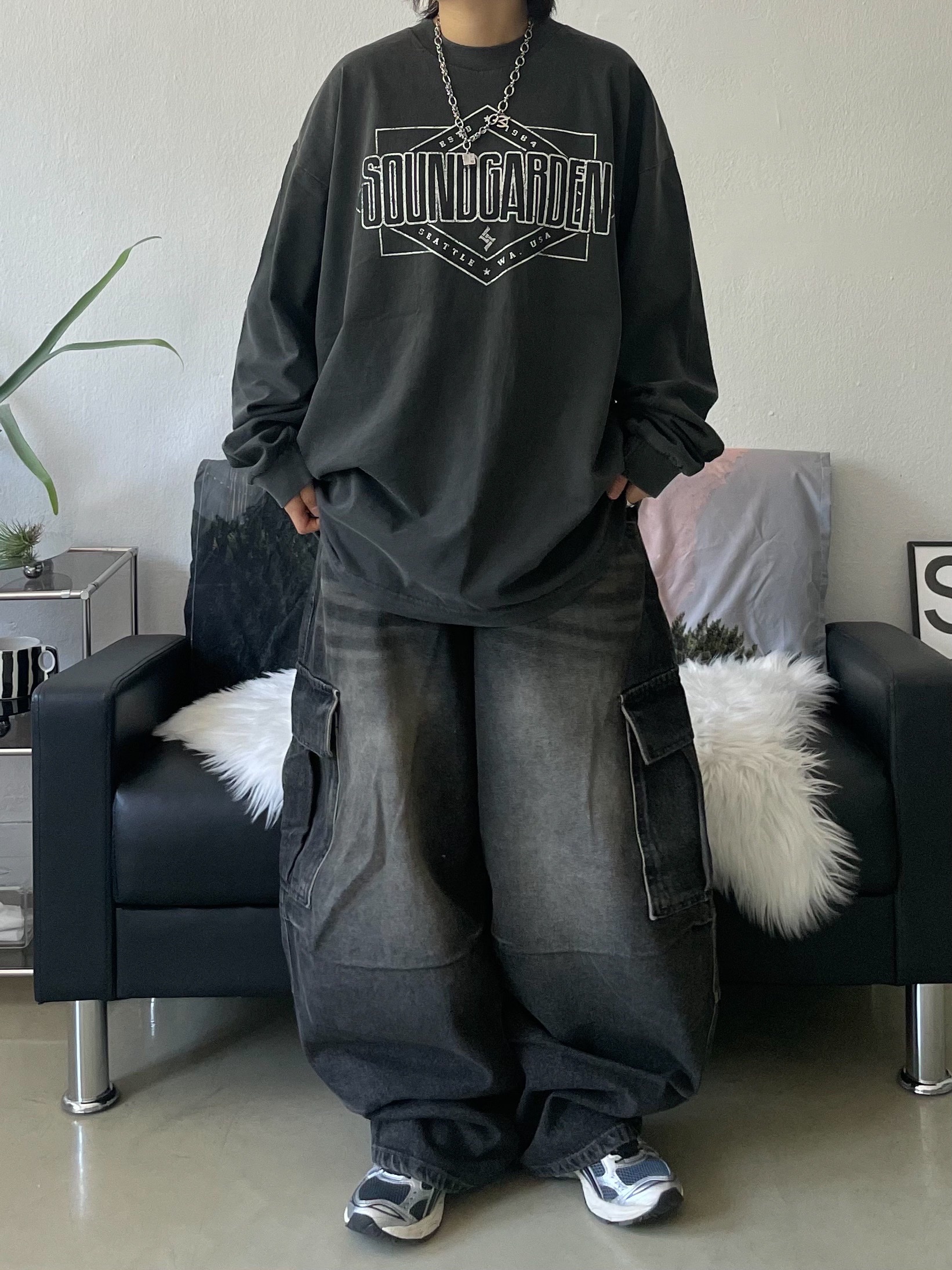Hello Sunrise  Two Tone Washed OG Logo 6panel Cap Off White & Black, Asics Unlimited Gel-Kayano 14 Carrier Grey Black 착용 스타일 - 3
