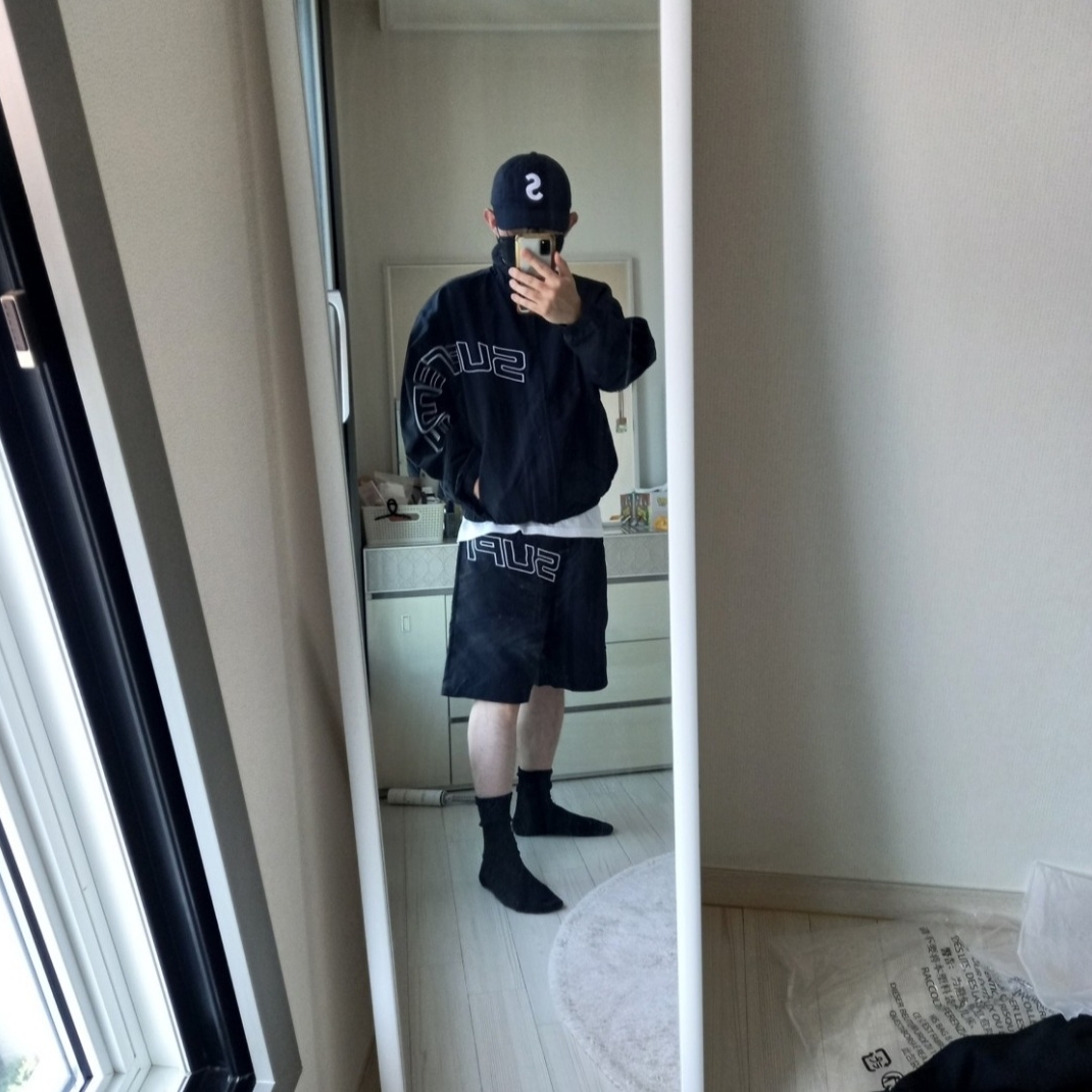 Supreme Curve Track Jacket Black - 24SS, Supreme Curve Nylon Short Black - 24SS 착용 스타일 - 5