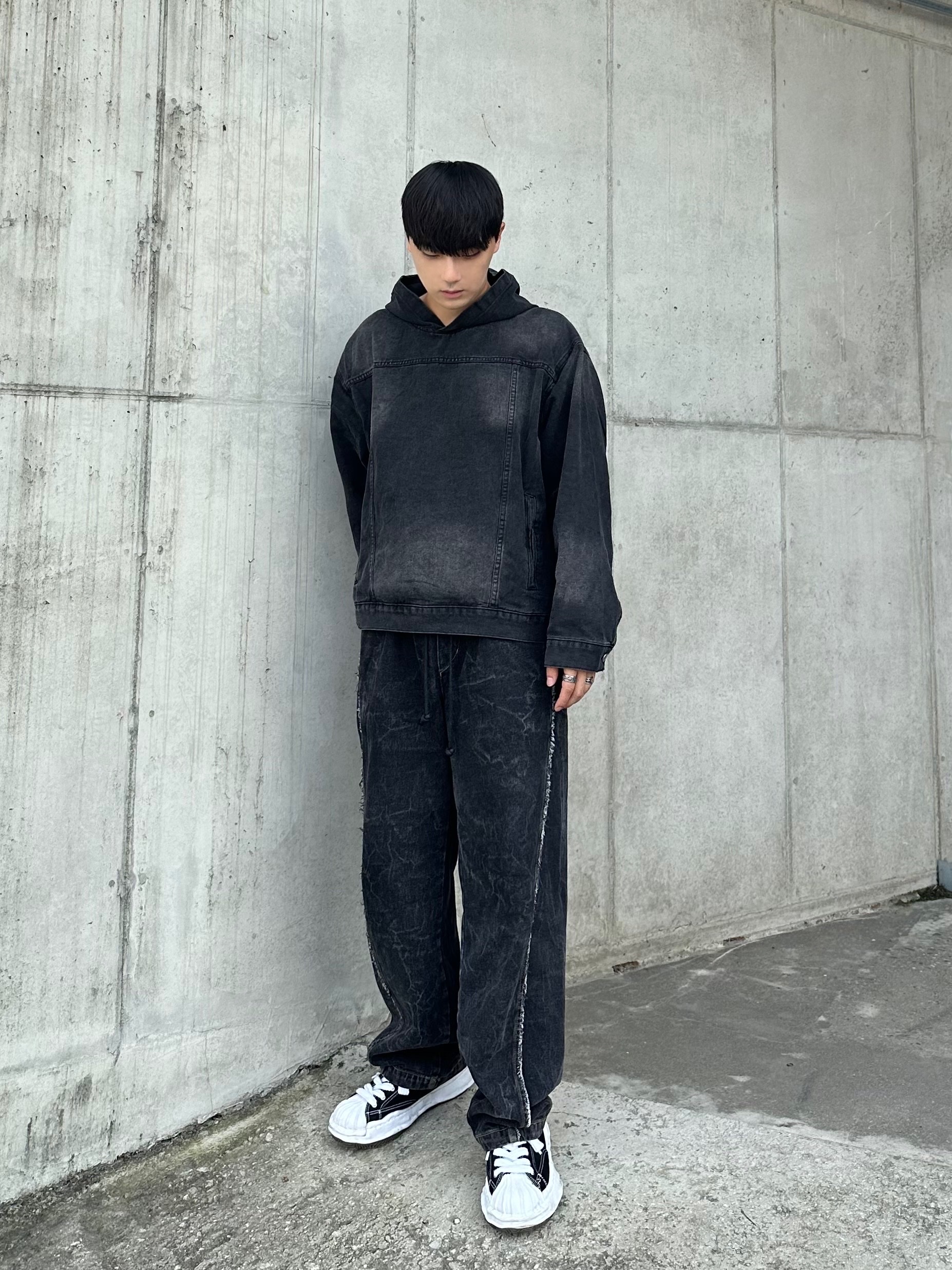 Maison Mihara Yasuhiro Peterson OG Sole Canvas Low Sneakers Black 착용 스타일 - 1