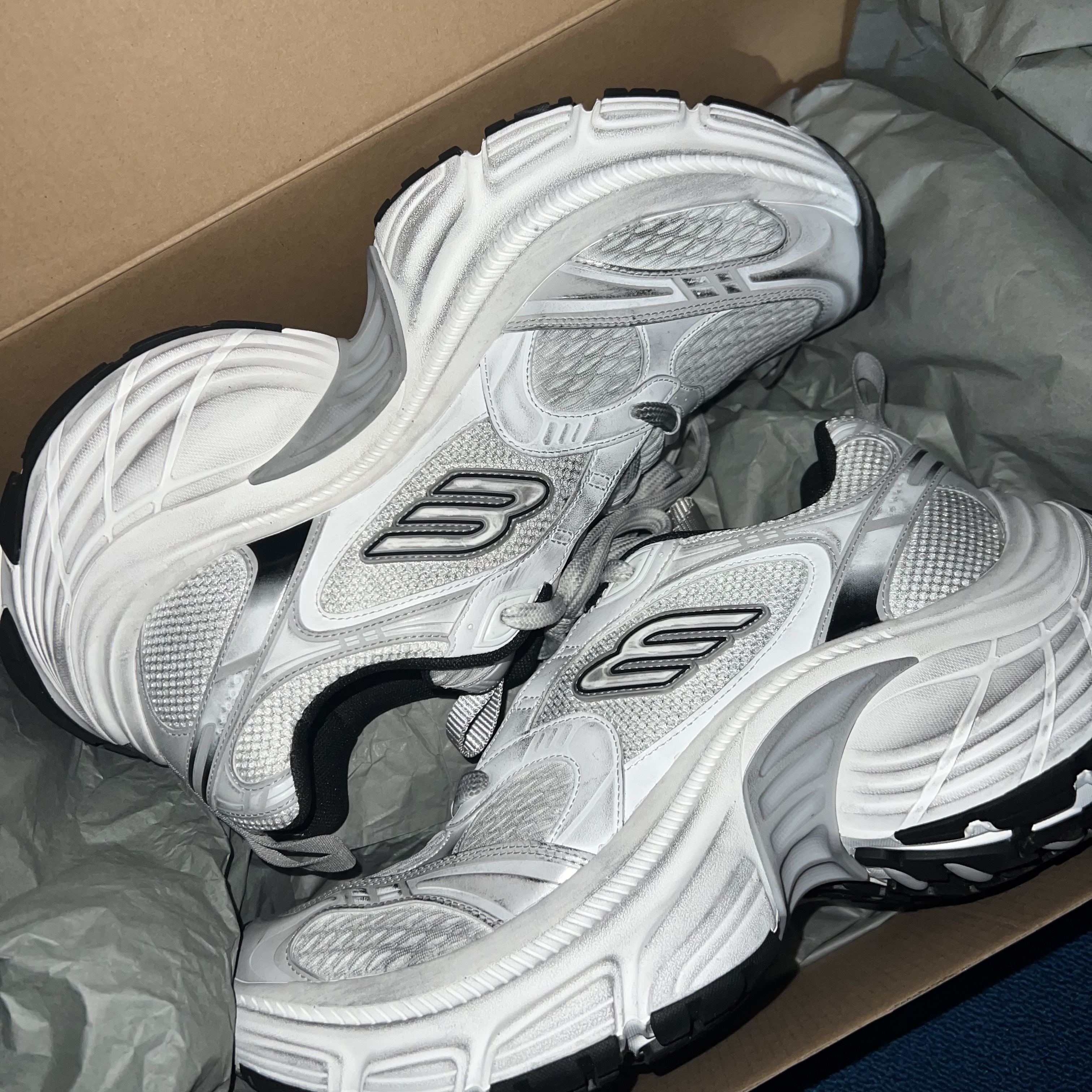 Balenciaga 10XL Sneakers White Grey Silver Black, Balenciaga 3XL Sneakers Grey White Blue 착용 스타일 - 1
