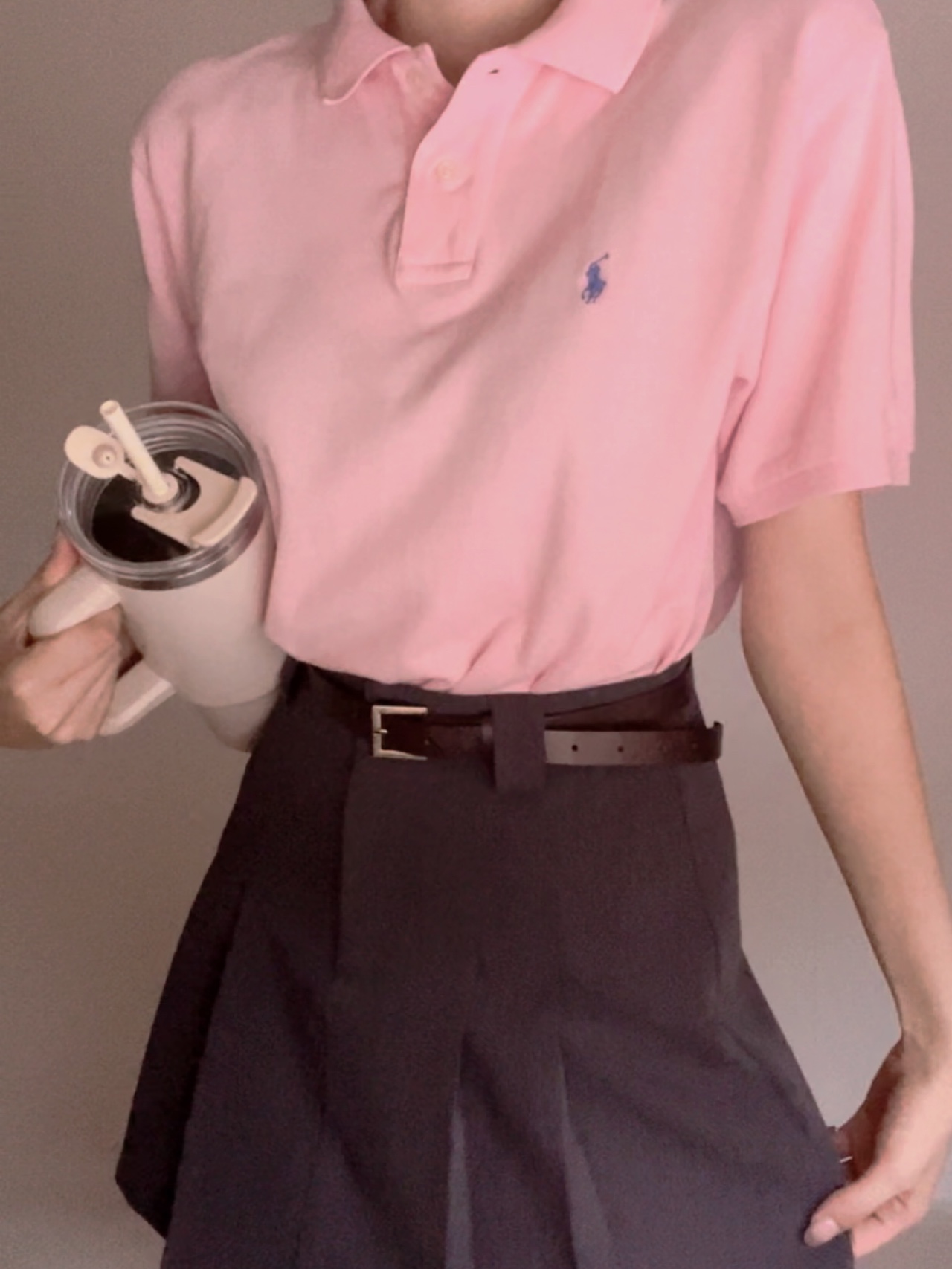 (W) J.Lindeberg Hailey Polo Cherry Blossom, Stanley The Quencher H2.0 FlowState Tumbler 1.18L Pink Dusk 착용 스타일 - 1
