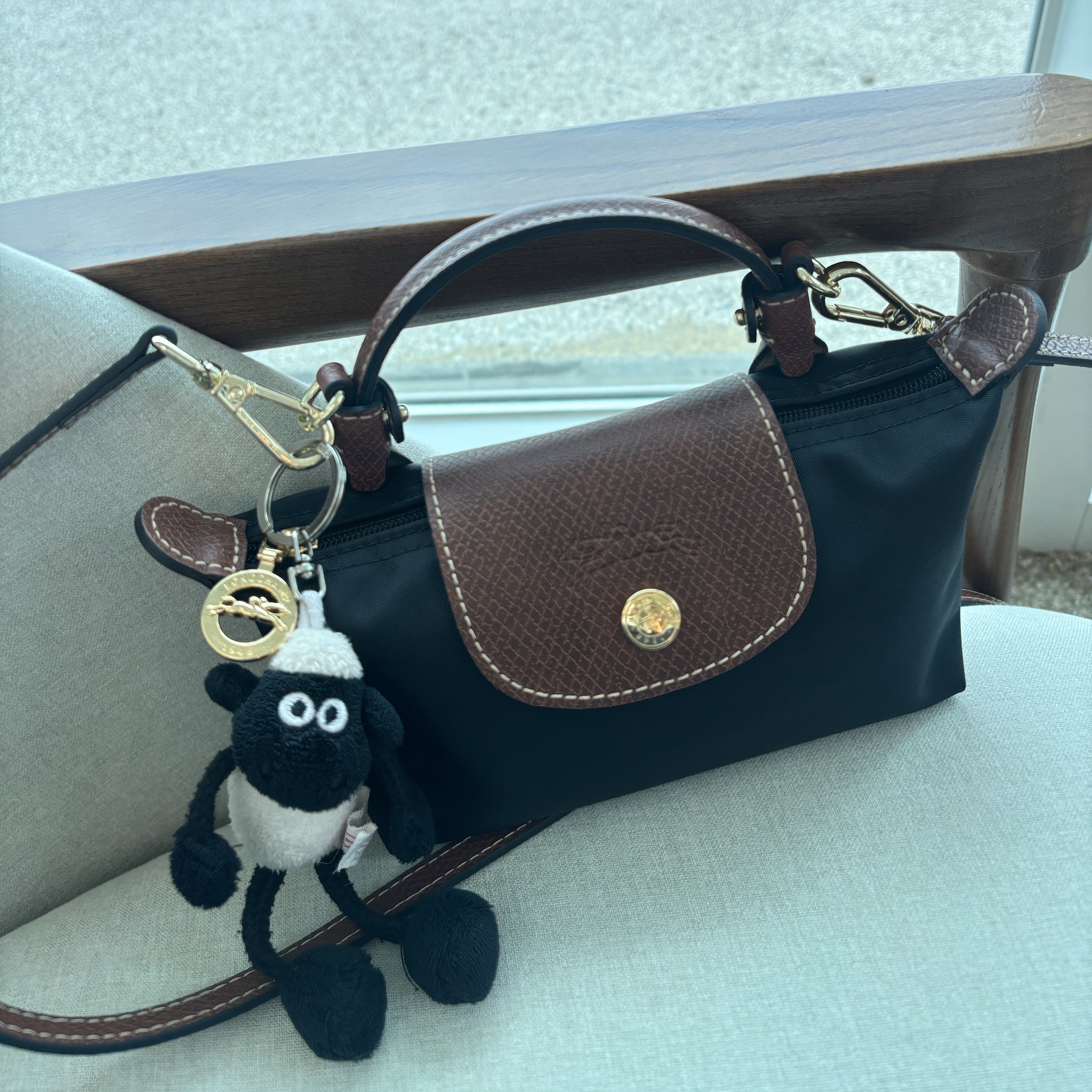 Longchamp Le Pliage Original Handle Pouch Black 착용 스타일 - 1
