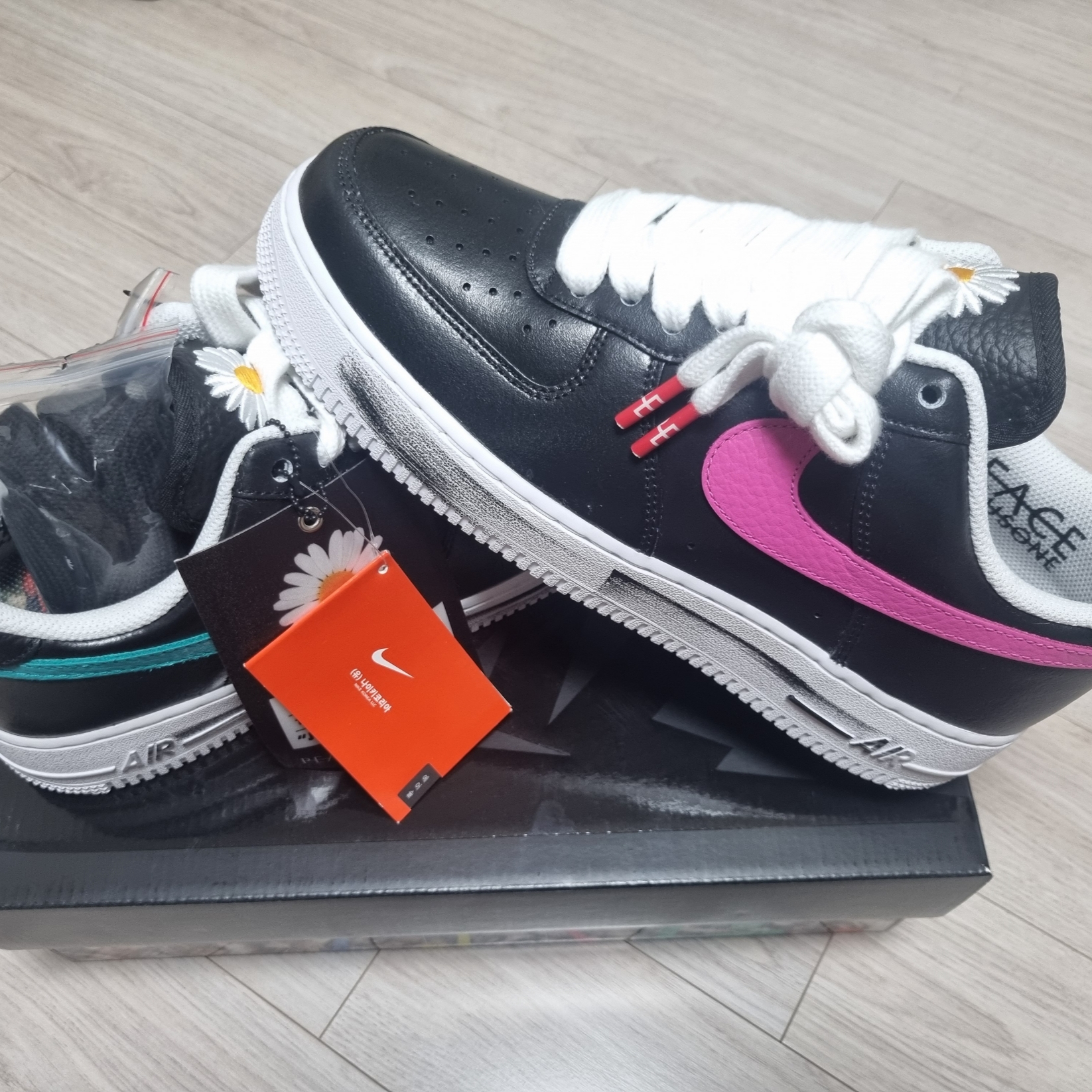 Nike x Peaceminusone Air Force 1 Low Para-Noise 3.0 Black and Multicolor 착용 스타일