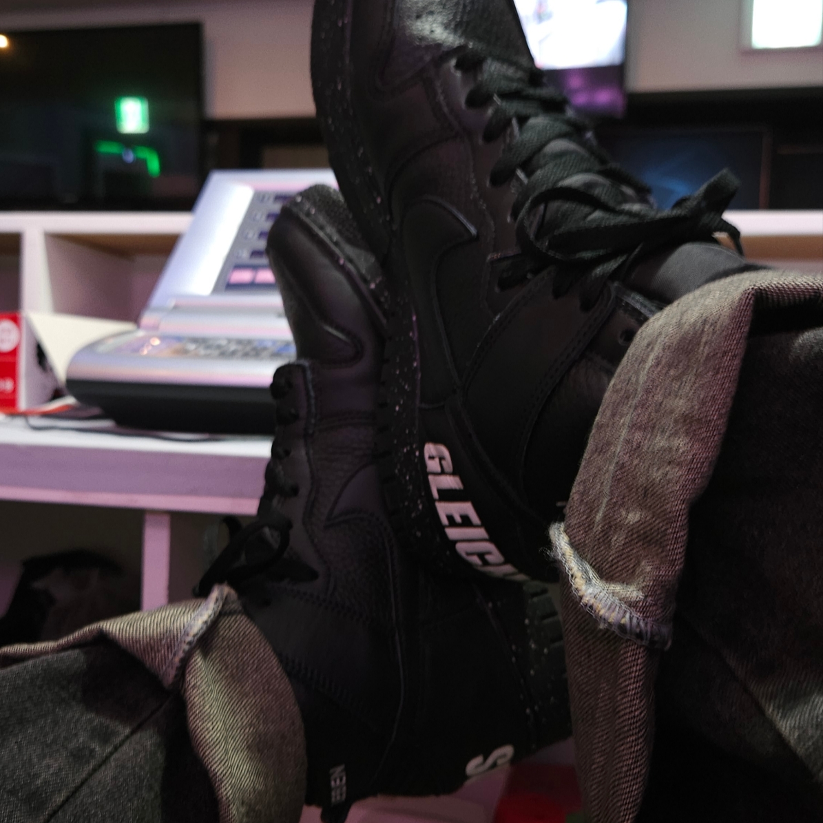 Nike x Undercover Dunk High 1985 Black 착용 스타일 - 2