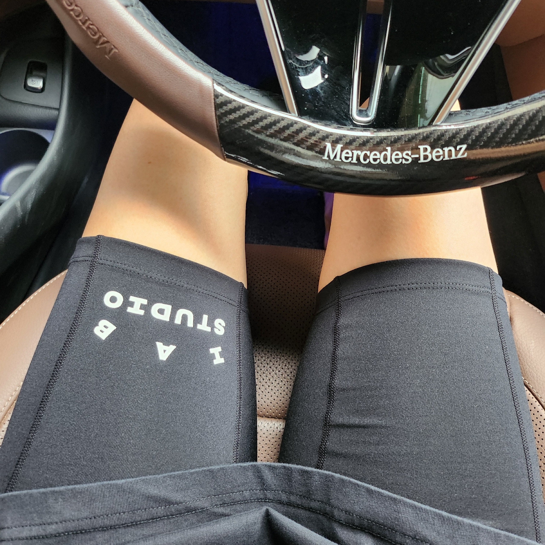 (W) IAB Studio Leggings Shorts Black - 23FW 착용 스타일