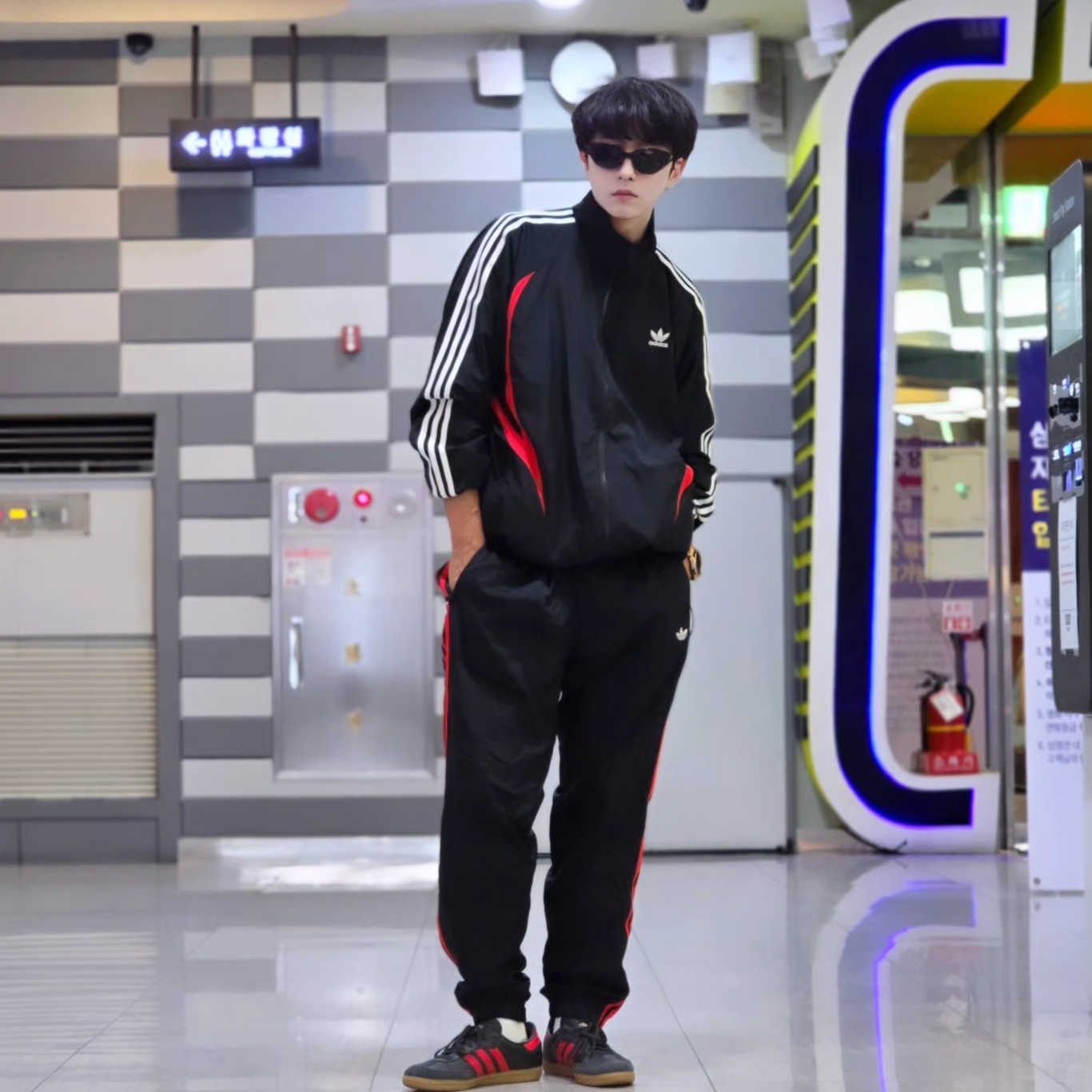 Adidas Archive Track Top Black - KR Sizing, Samsung Galaxy Watch6 44mm LTE Silver (Korean Ver.) 착용 스타일 - 2