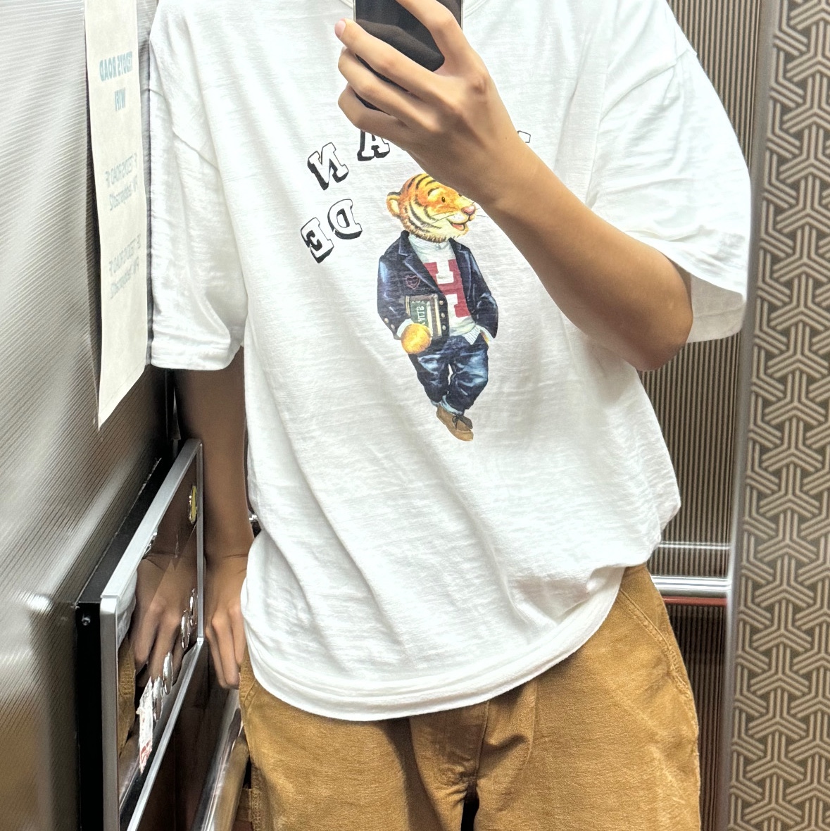 Human Made Graphic T-Shirt #15 White, Carhartt WIP Dearborn Canvas Single Knee Pants Hamilton Brown Rigid 착용 스타일
