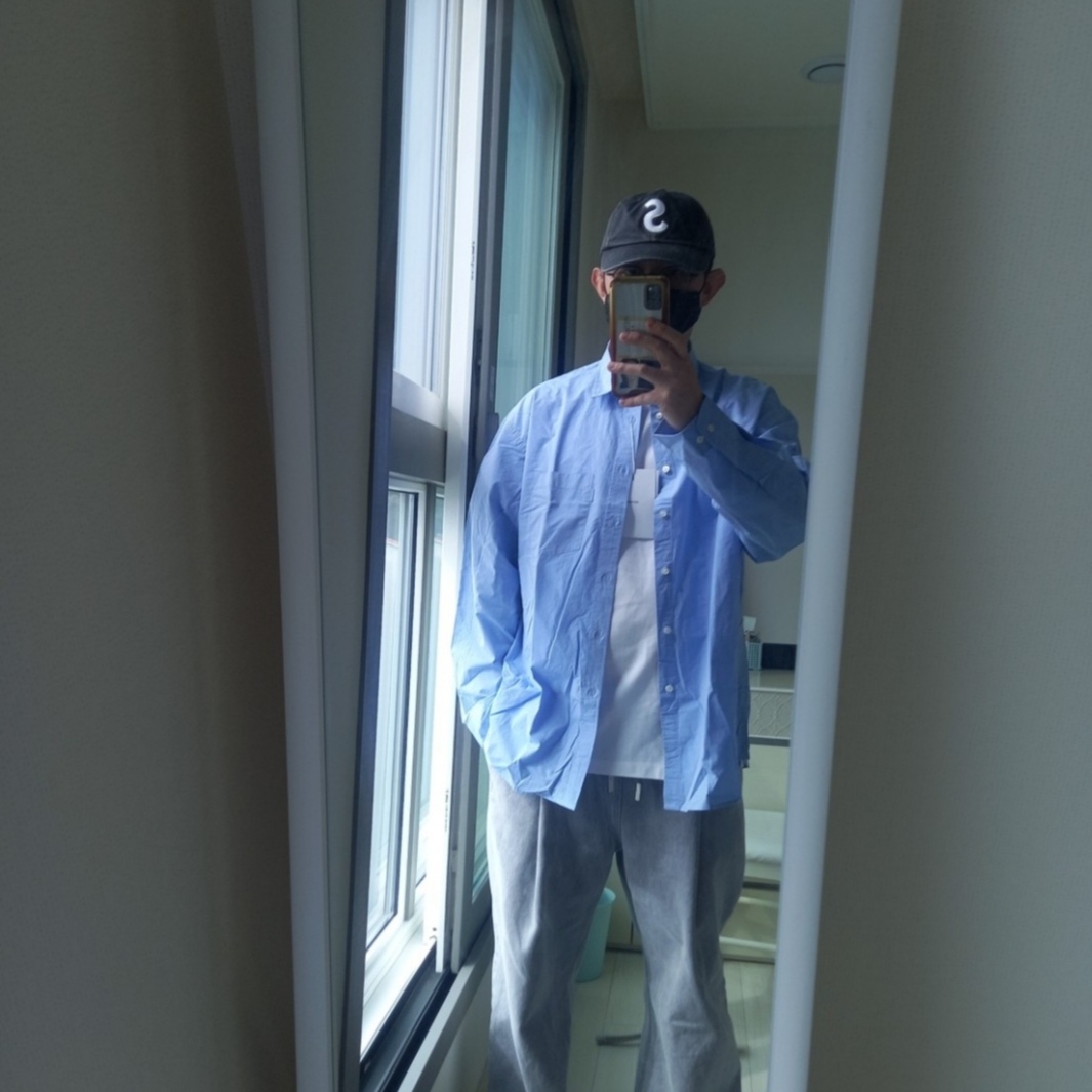 (W) Celine Triomphe Baseball Cap in Cotton Black, Nanamica Button Down Stripe Wind Shirt Sax 착용 스타일 - 2
