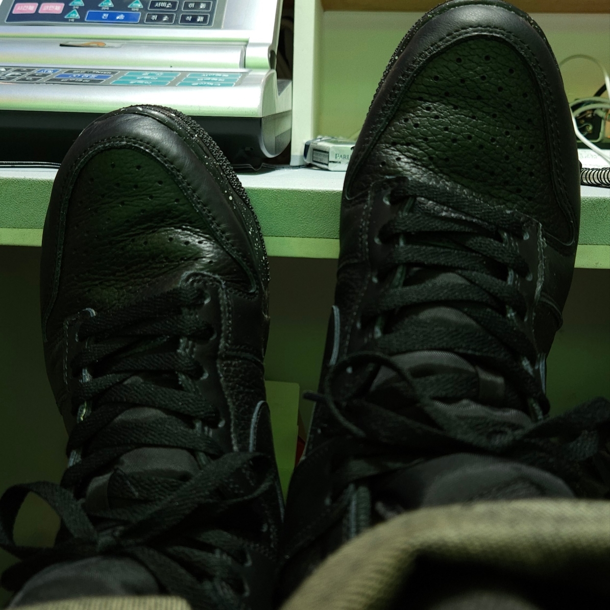 Nike x Undercover Dunk High 1985 Black 착용 스타일 - 3