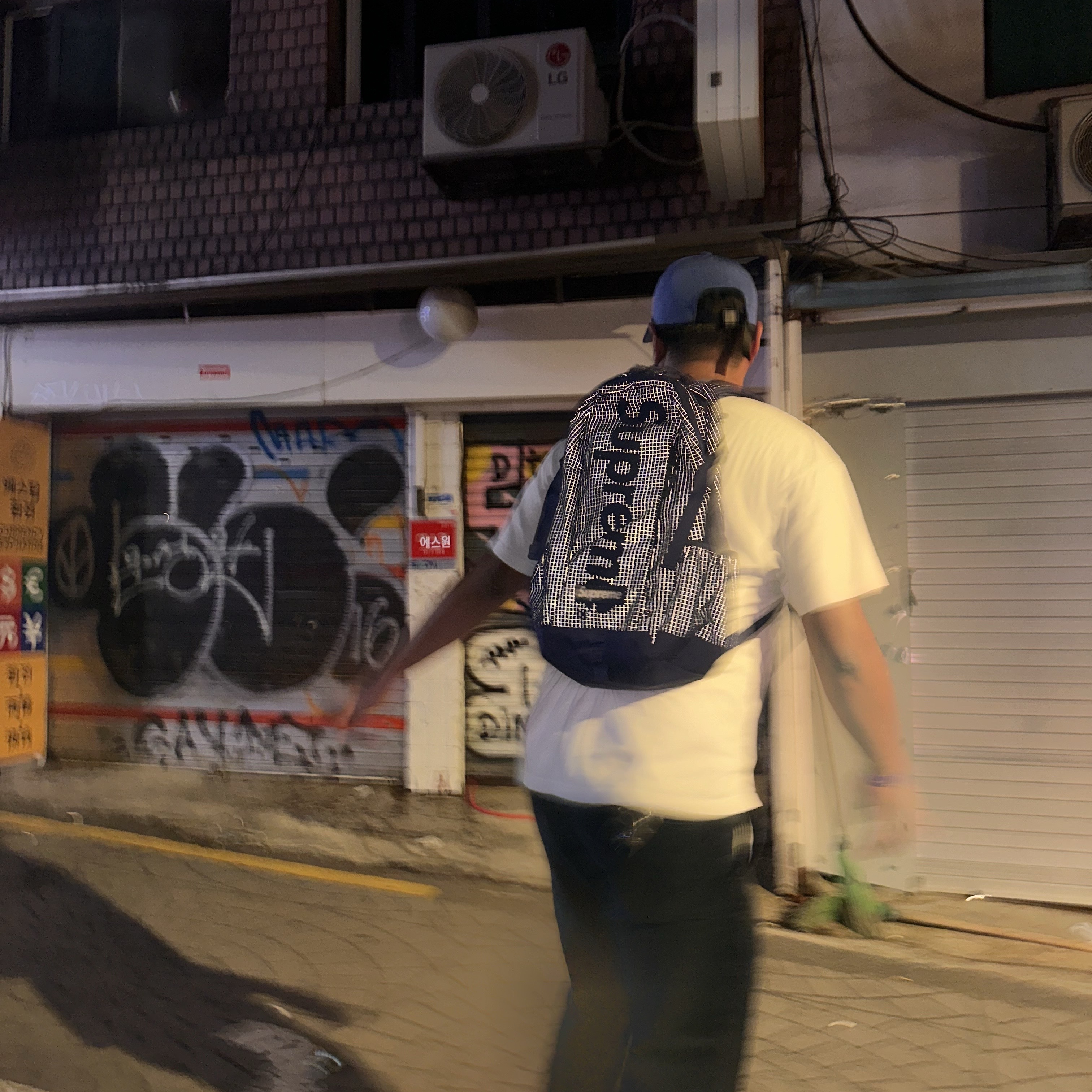 Supreme Backpack Navy - 24SS 착용 스타일 - 3