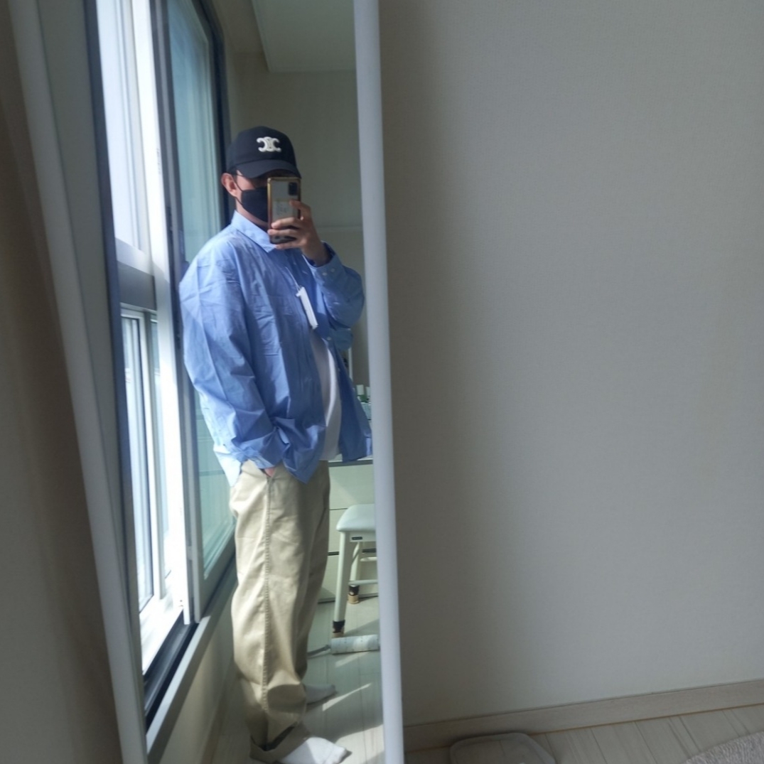 (W) Celine Triomphe Baseball Cap in Cotton Black, Nanamica Button Down Stripe Wind Shirt Sax 착용 스타일 - 3