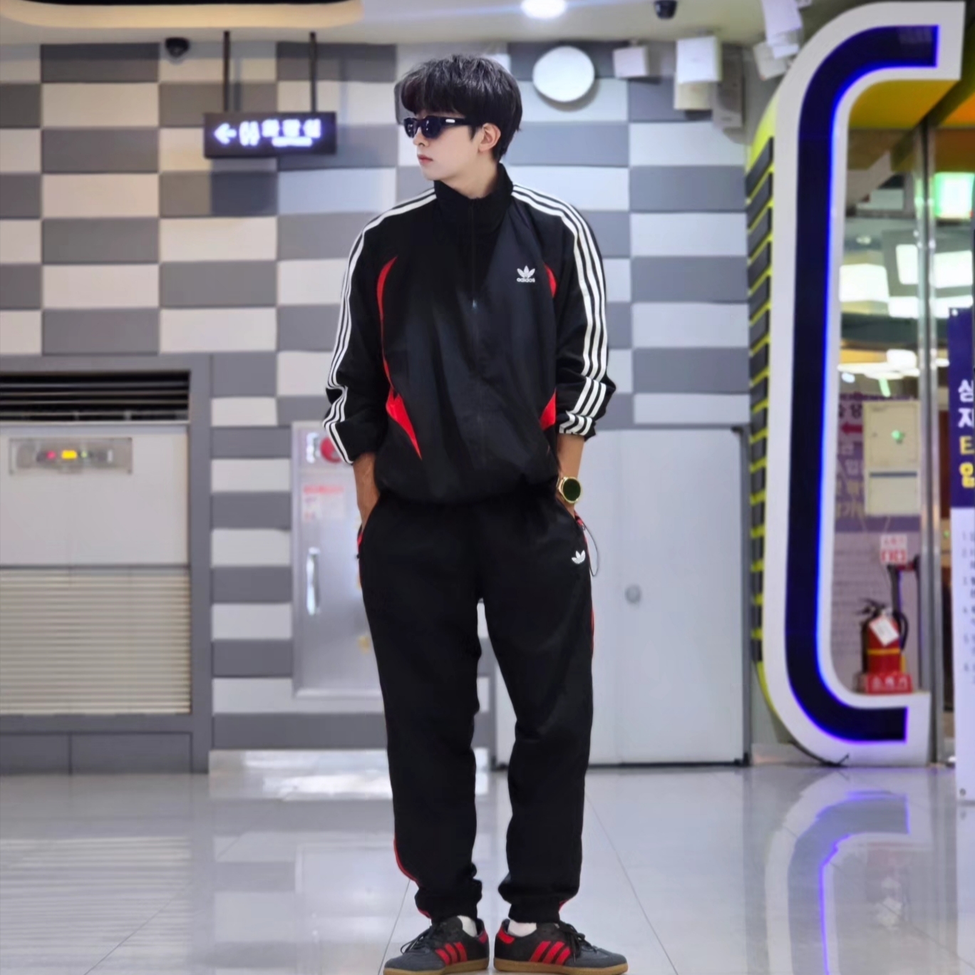 Adidas Archive Track Top Black - KR Sizing, Samsung Galaxy Watch6 44mm LTE Silver (Korean Ver.) 착용 스타일 - 3