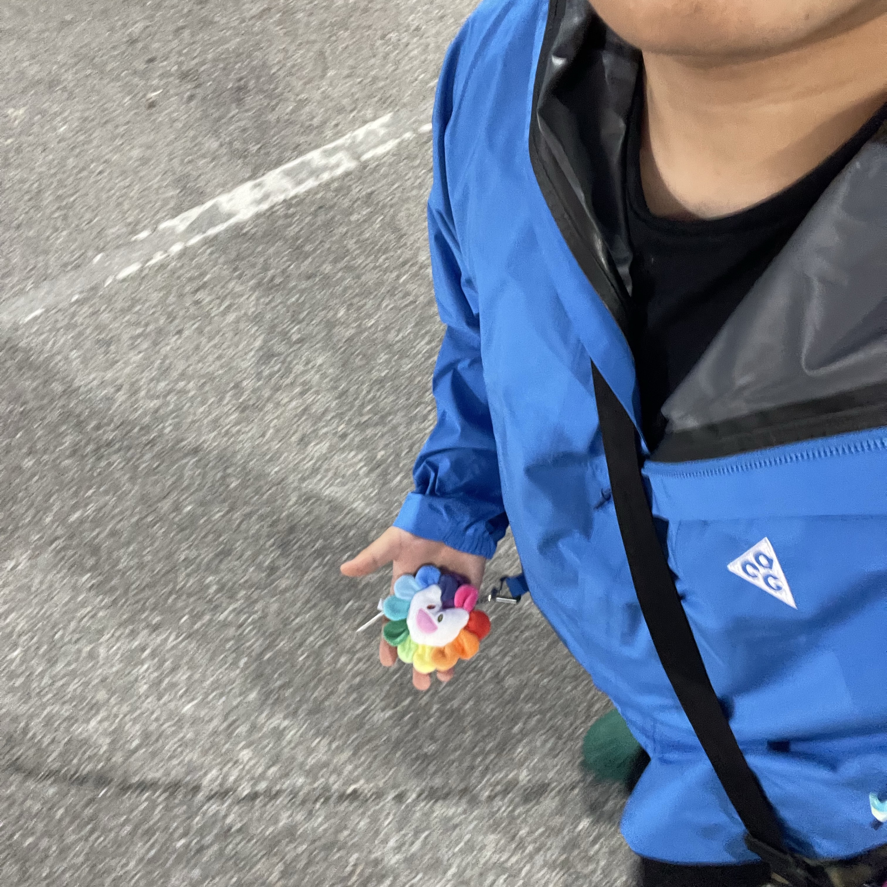 NewJeans x Murakami Plush Keyring Flower, Nike ACG Storm-Fit ADV Cascade Rains Full Zip Jacket Light Photo Blue Summit White - Asia 착용 스타일 - 1