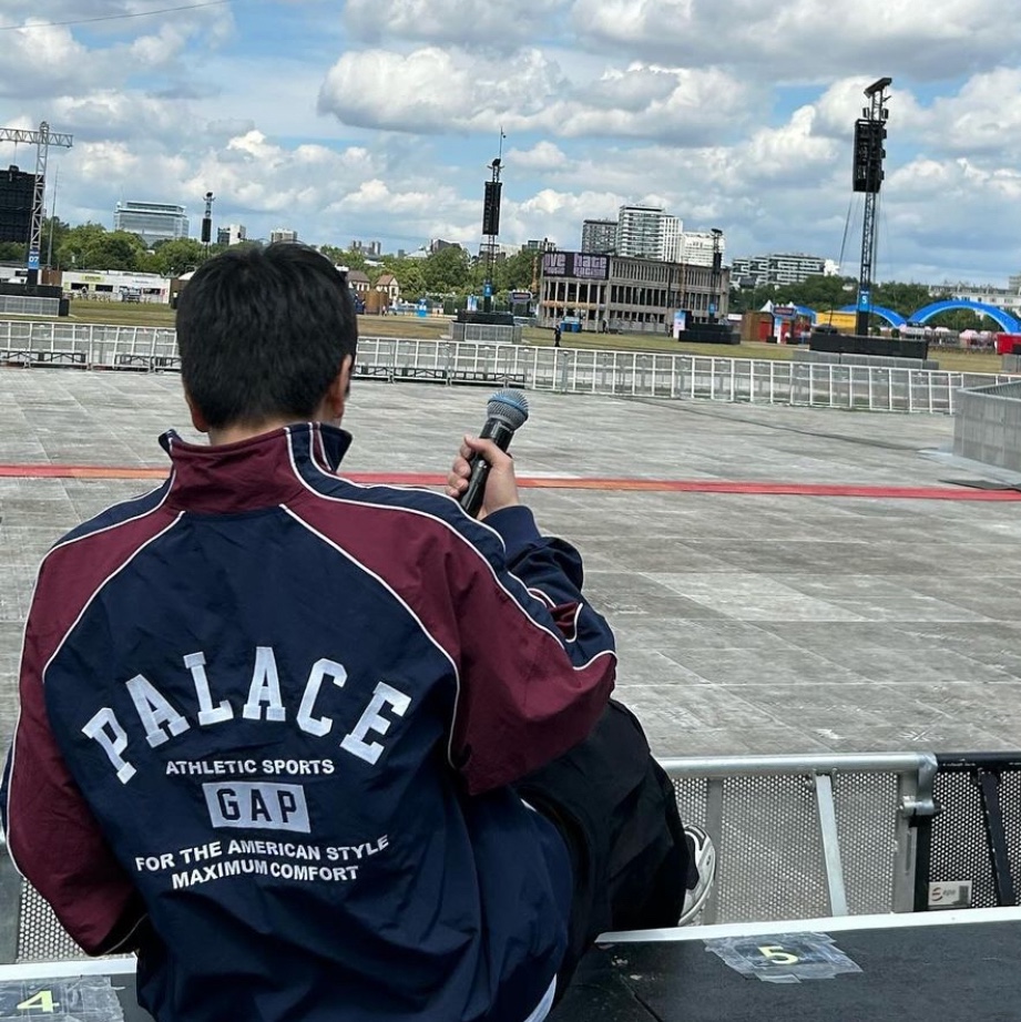 Palace x Gap Nylon Track Top Navy Red - 24SS 착용 스타일