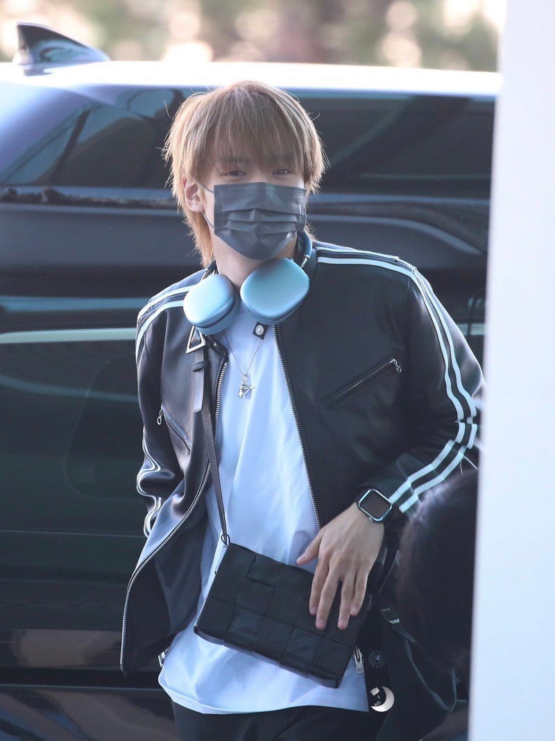 Apple AirPods Max Lightning Sky Blue (Korean Ver.) 착용 스타일