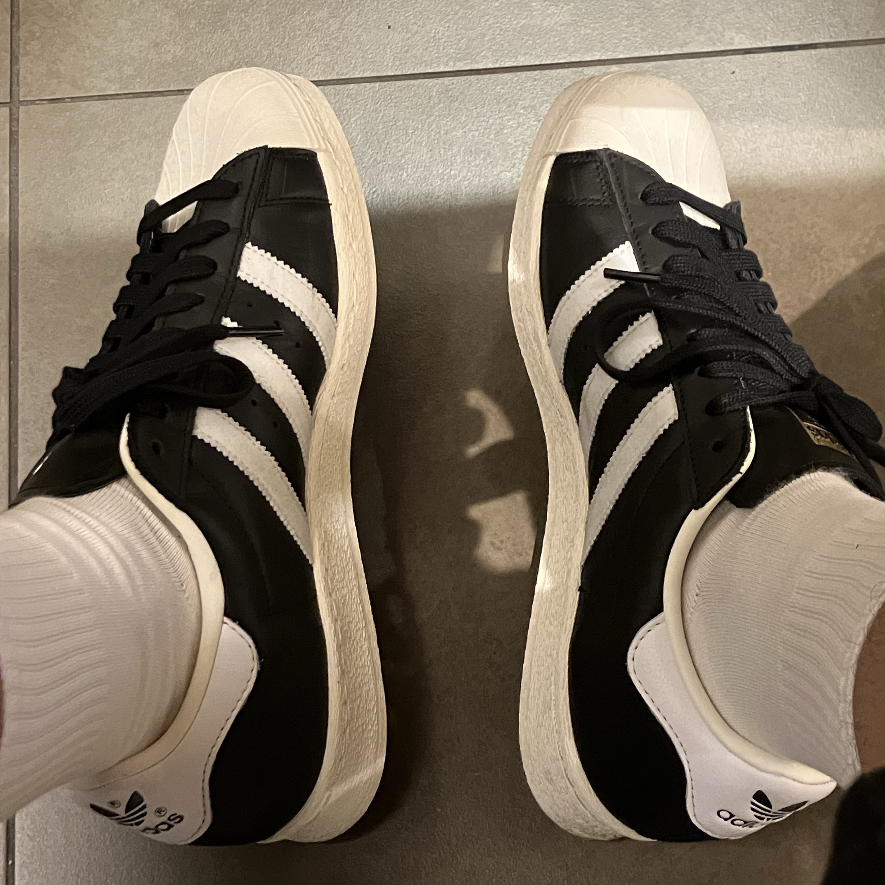 Adidas Superstar 82 FI Core Black 착용 스타일