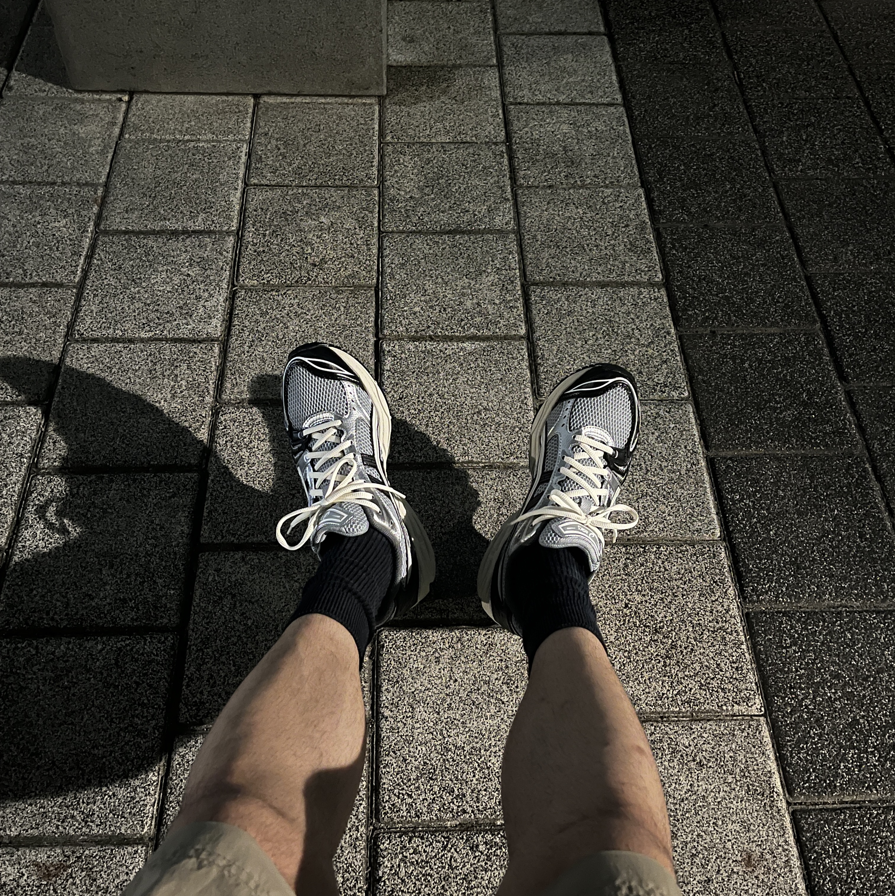 Asics Gel-Kayano 14 Black Glacier Grey 착용 스타일