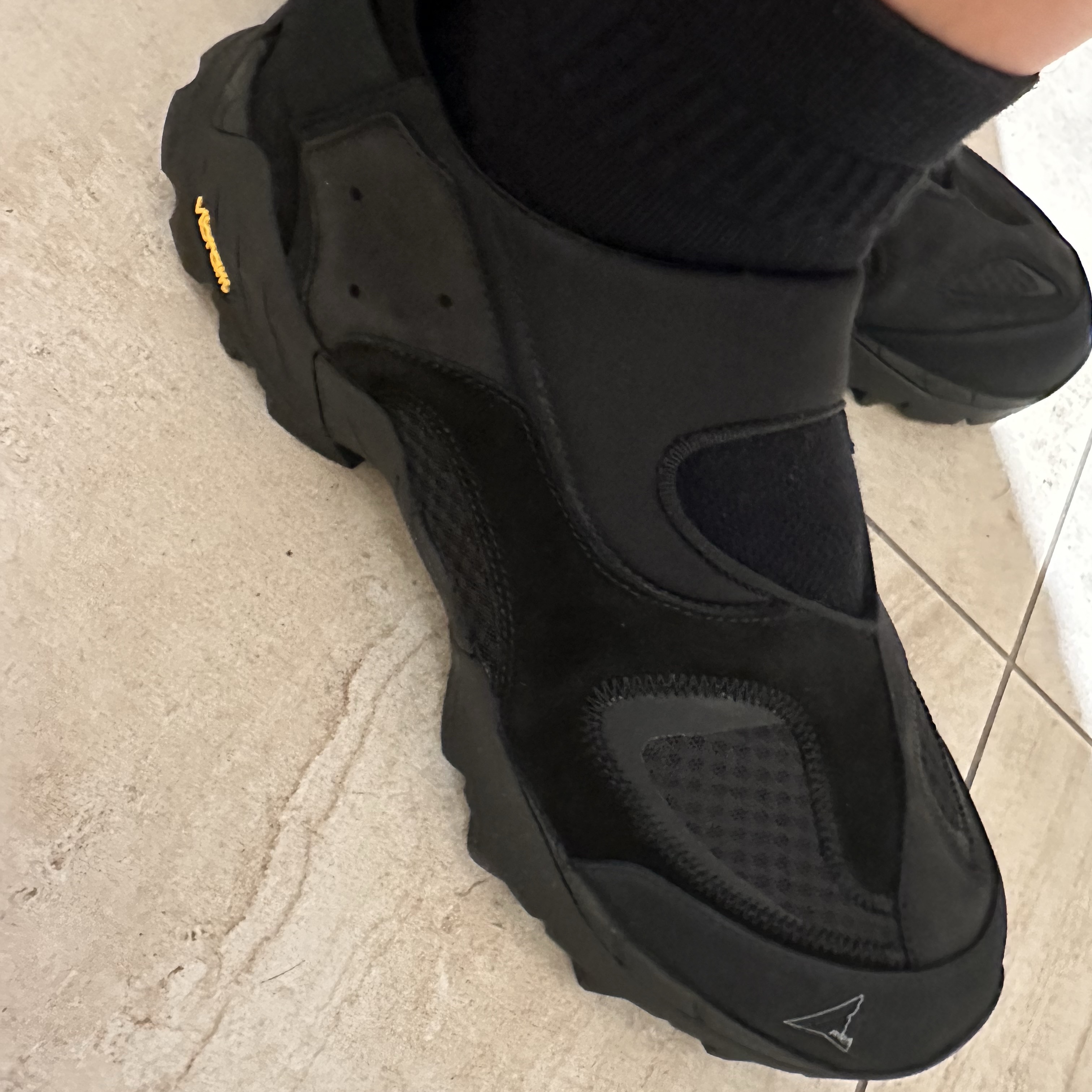 Tabi Shoe Black 착용 스타일