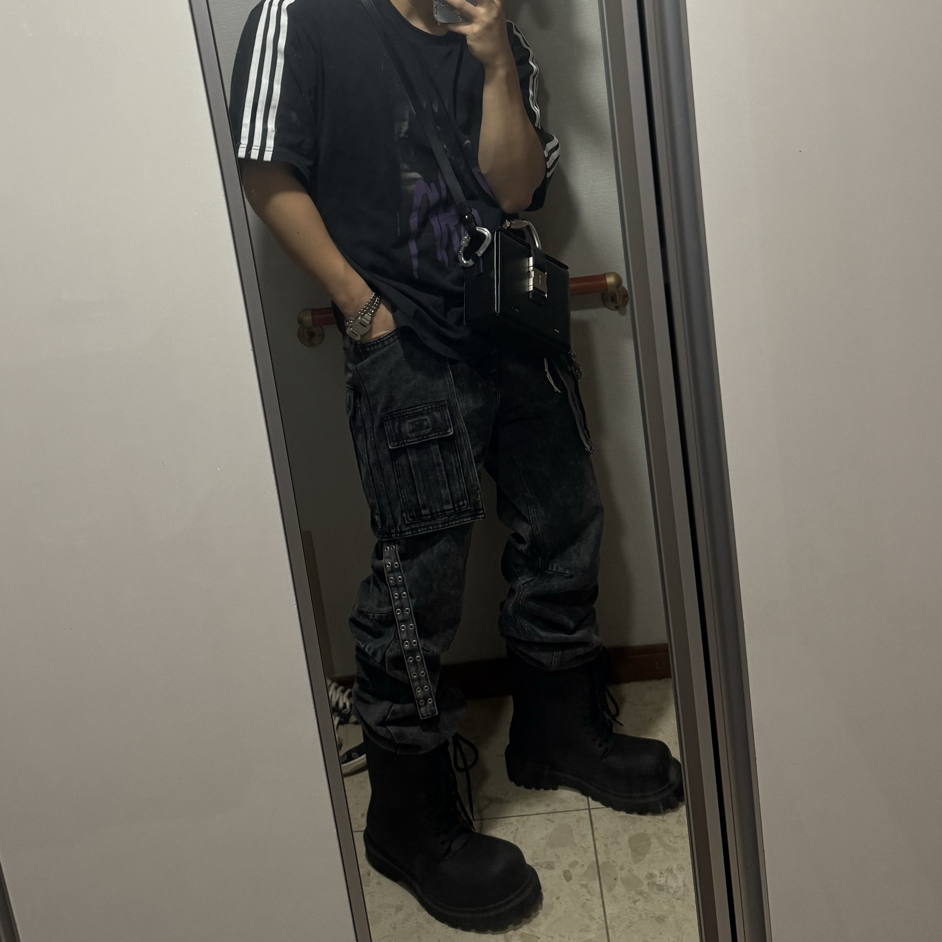 Adidas x KoRn Graphic T-Shirt Carbon - KR Sizing, Balenciaga XL Army Boots Full Eva Black 착용 스타일