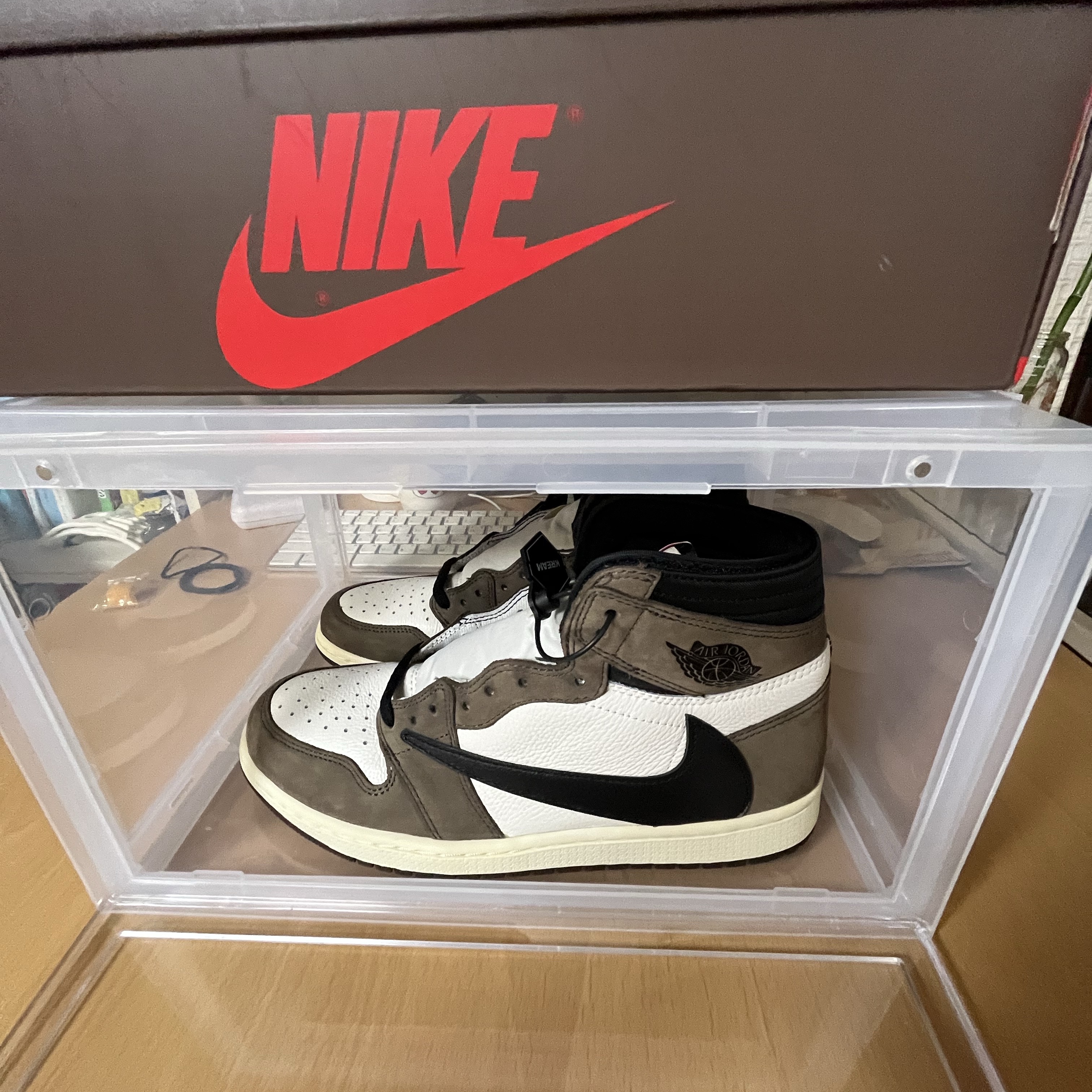 Jordan 1 x Travis Scott Retro High OG SP Mocha 착용 스타일 - 5