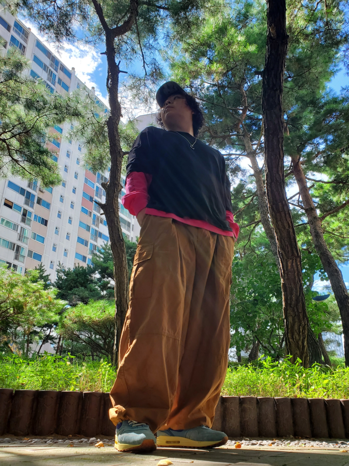 Supreme Flames Jacquard Denim Camp Cap Washed Indigo - 23SS, Supreme Saint Sebastian LS T-Shirt Pink - 24SS 착용 스타일 - 2
