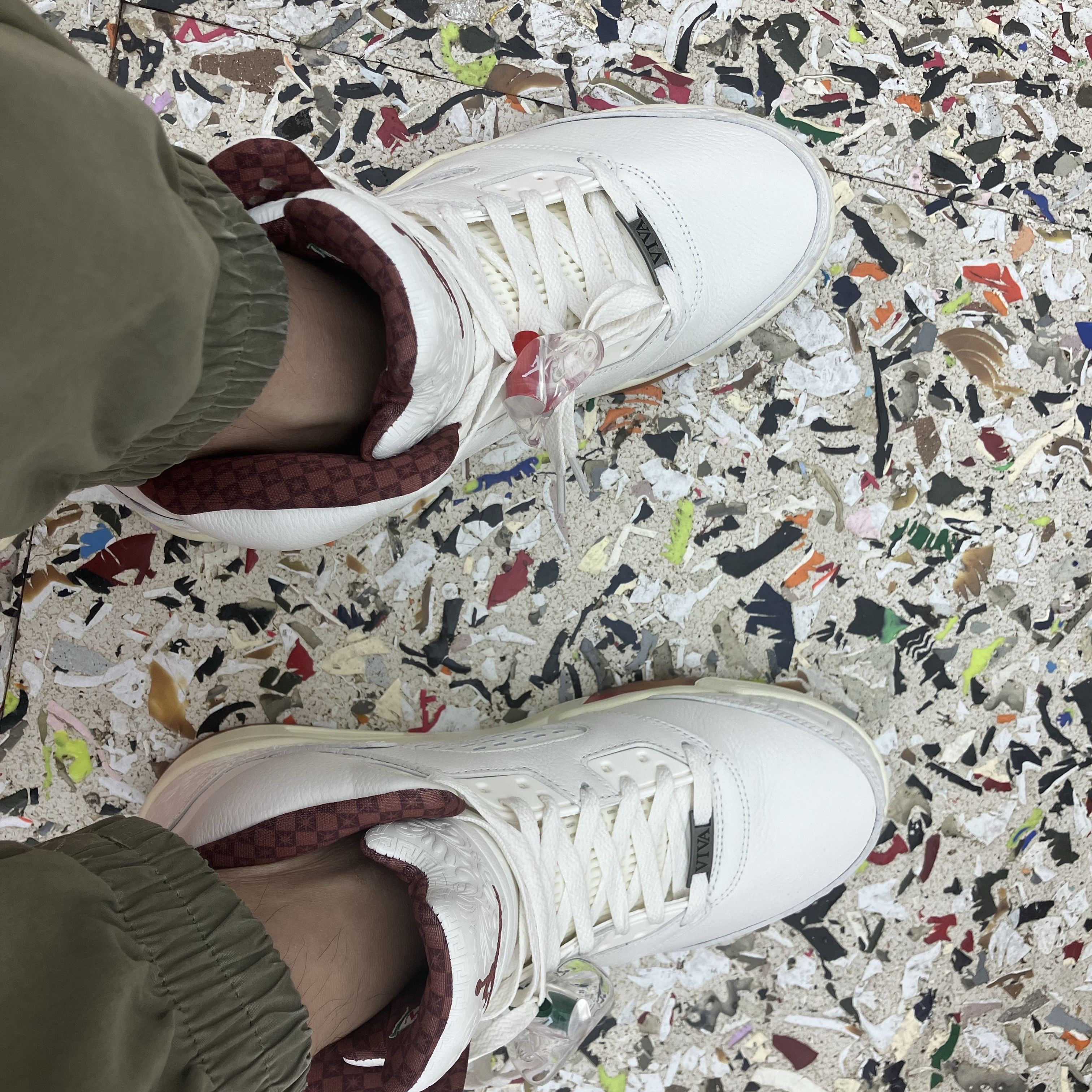 Jordan 5 Retro El Grito Sail and Dark Pony 착용 스타일