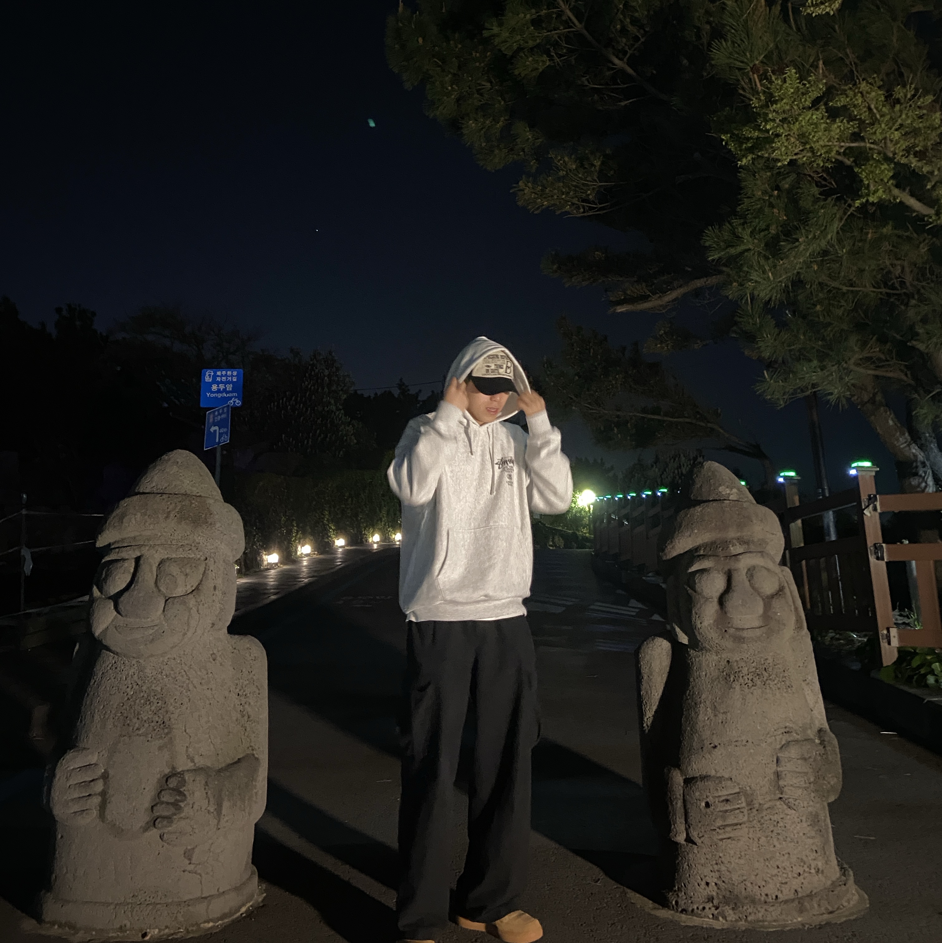 Stussy World Tour Hoodie Ash Heather 2023, Nike Air Force 1 '07 WB Flax 착용 스타일 - 3