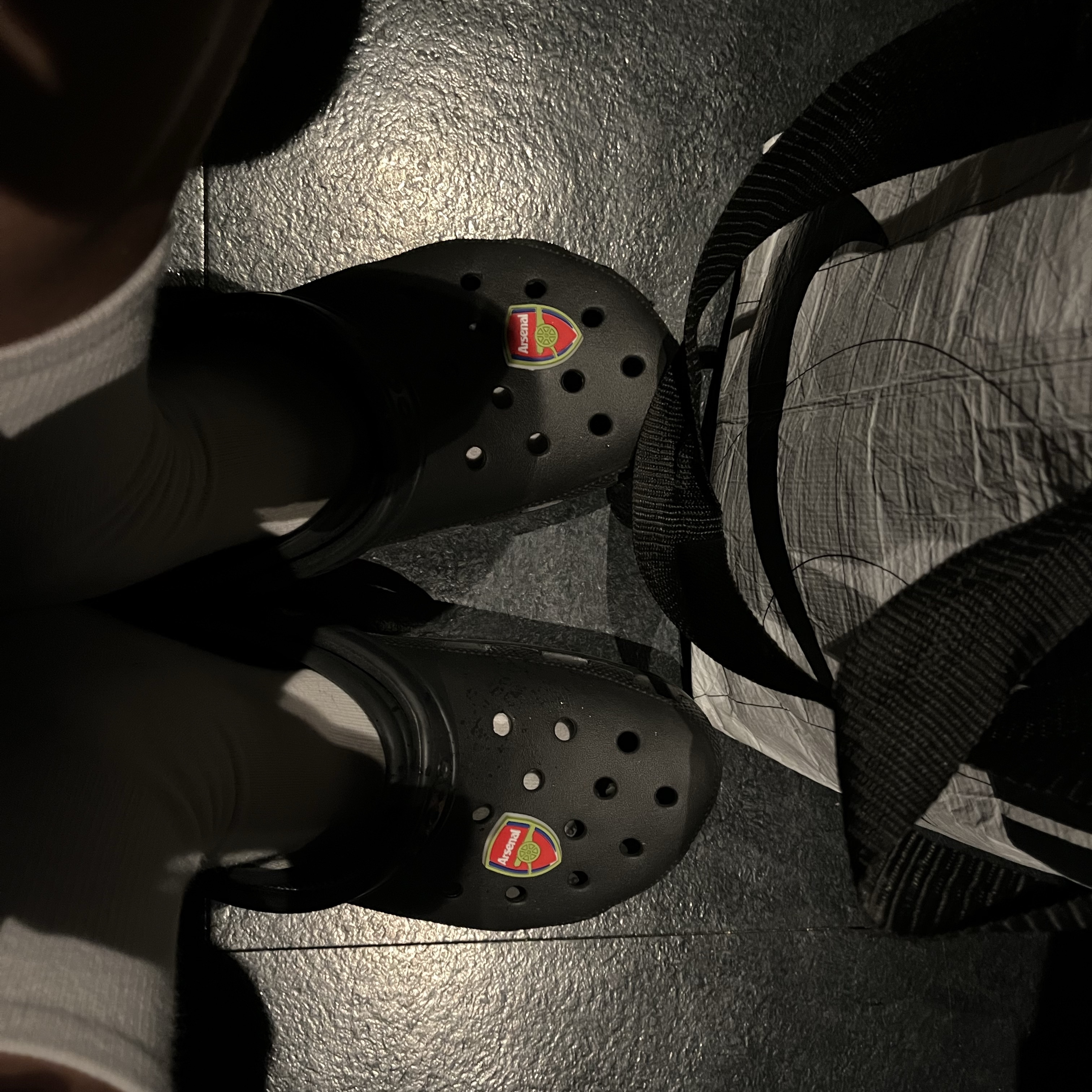 Crocs Classic Clog Black 착용 스타일
