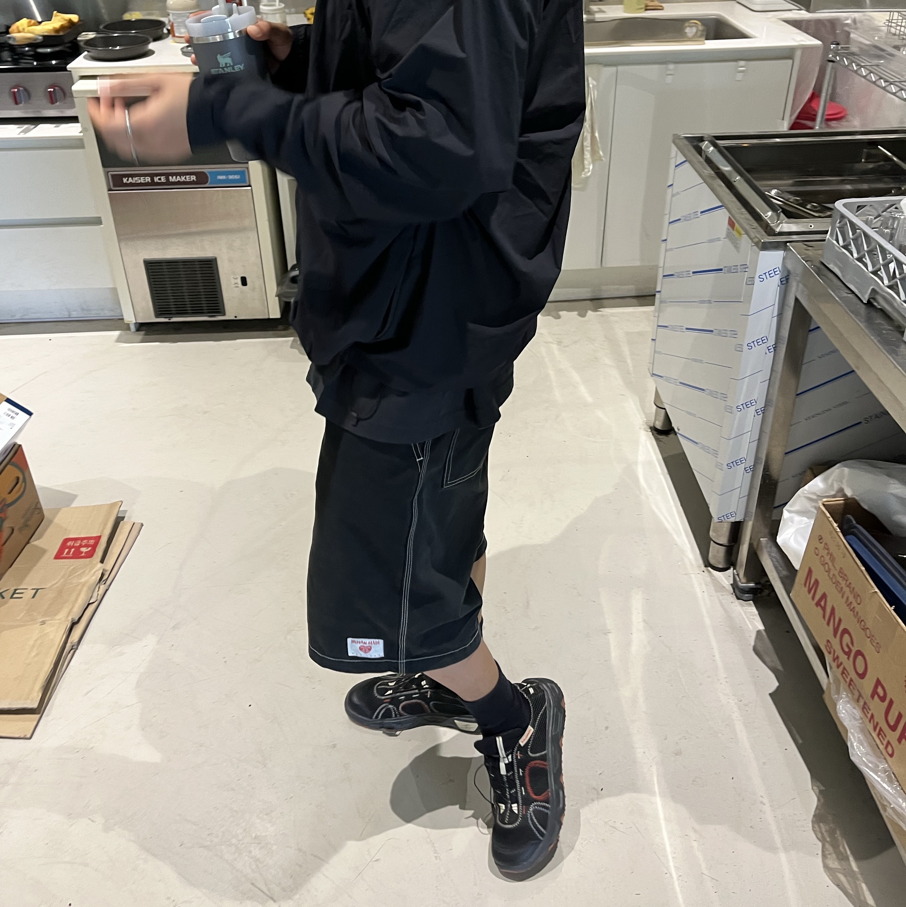 Salomon x The Broken Arm RX Travel Black Bleached Sand 착용 스타일