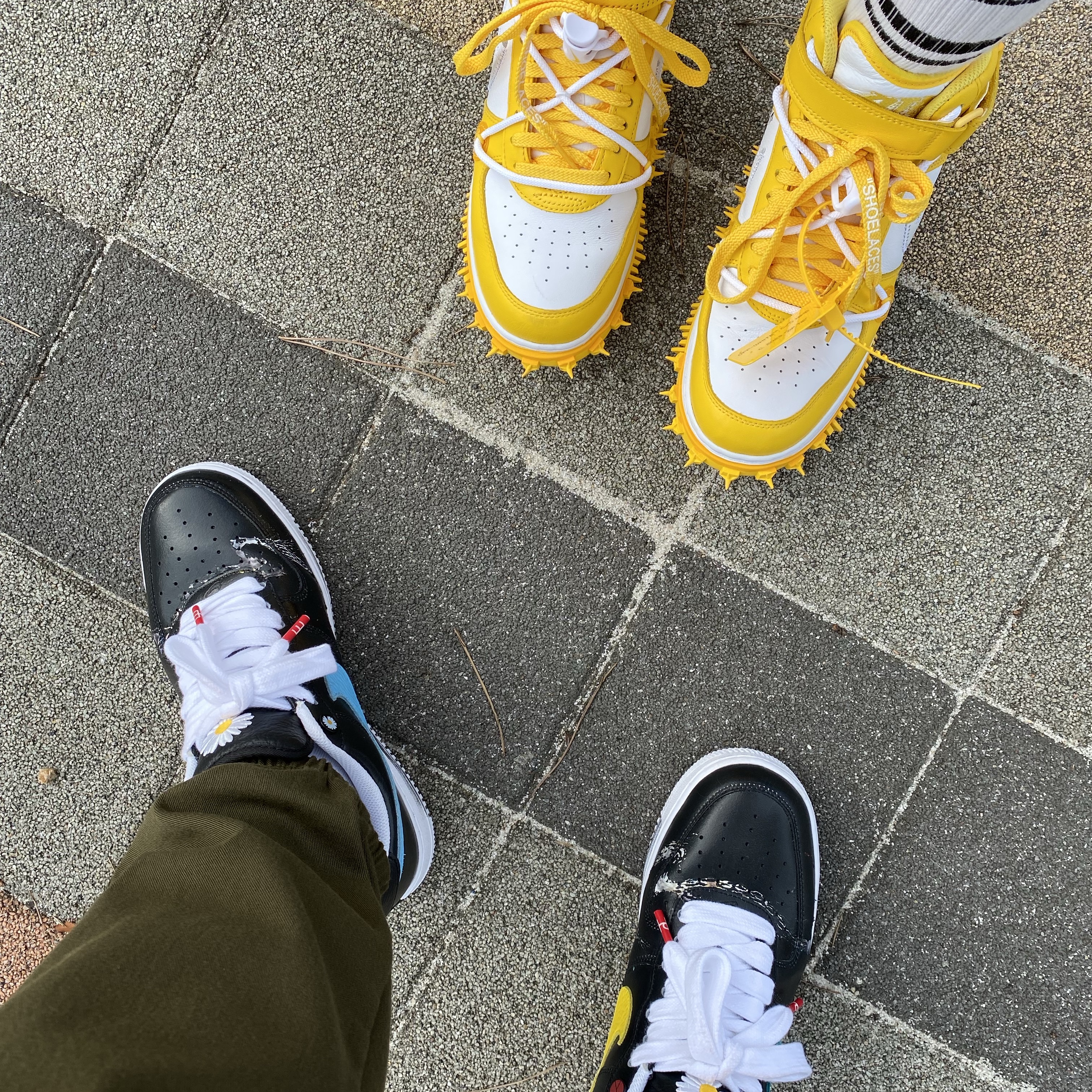 Nike x Peaceminusone Air Force 1 Low Para-Noise 3.0 Black and Multicolor, Nike x Off-White Air Force 1 Mid SP Leather Varsity Maize 착용 스타일