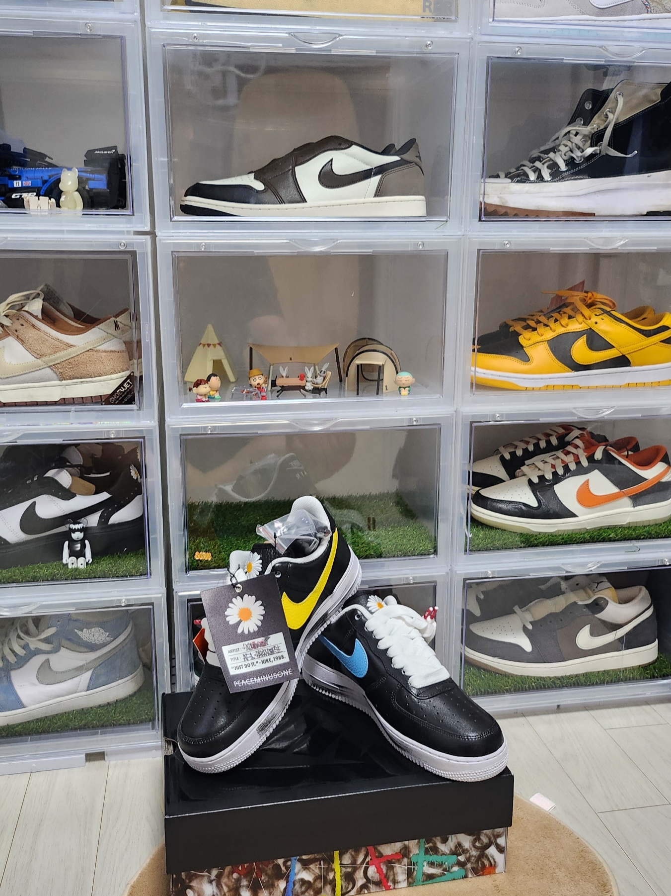 Jordan 1 Retro High OG Hyper Royal, Nike x Peaceminusone Kwondo1 Black and White 착용 스타일 - 2