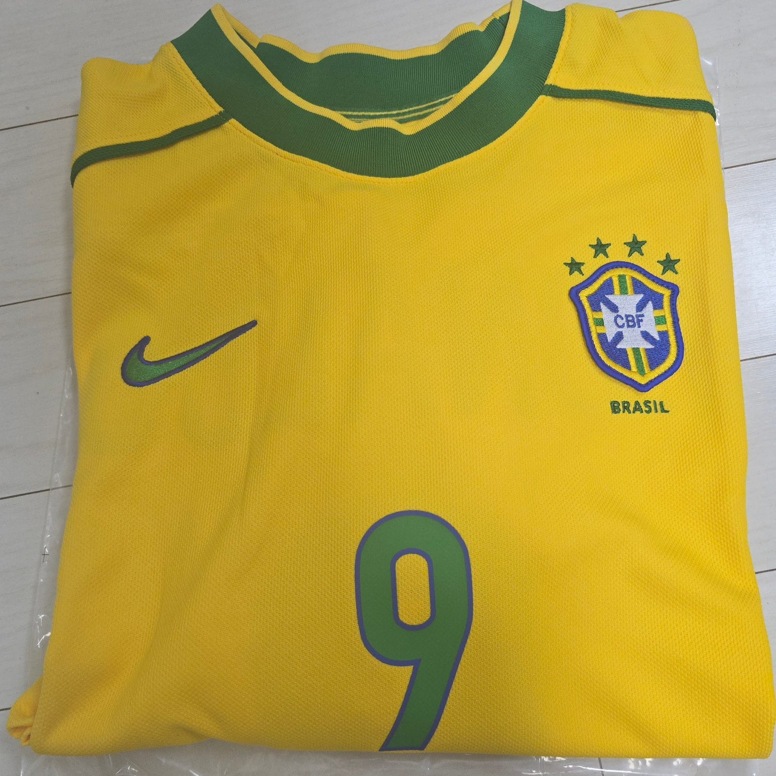 Nike Brazil 1998 Reissue Soccer Replica Jersey Varsity Maize Ronaldo (Marking Ver.) 착용 스타일
