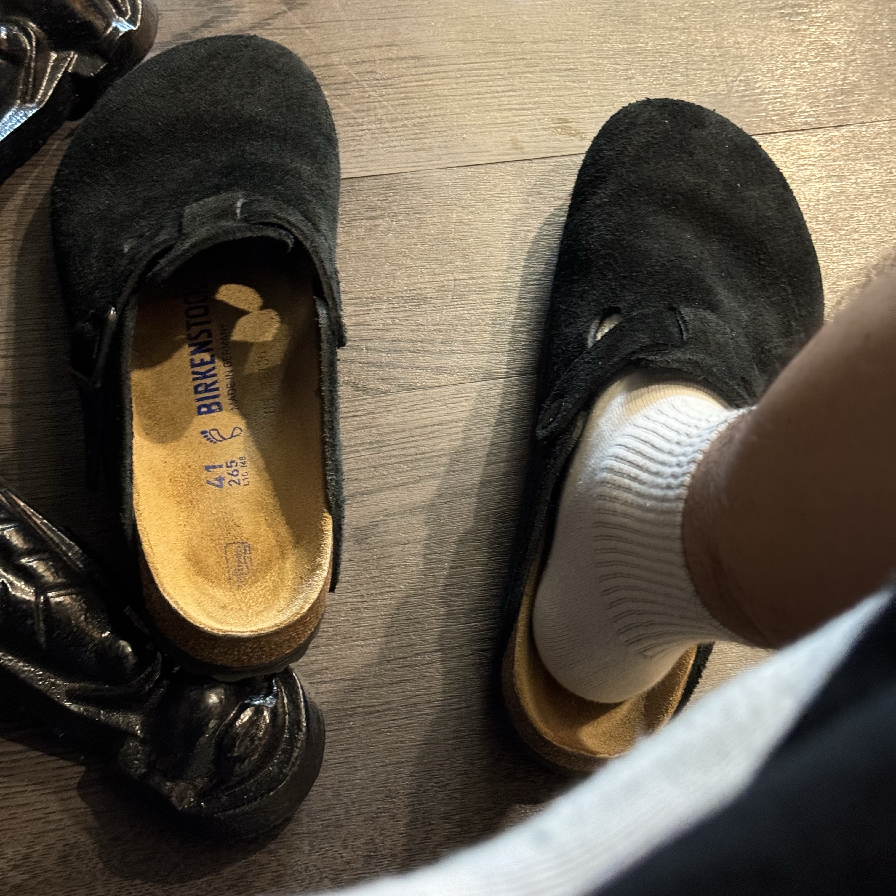 Birkenstock Boston Soft Footbed Suede Leather Black - Regular 착용 스타일
