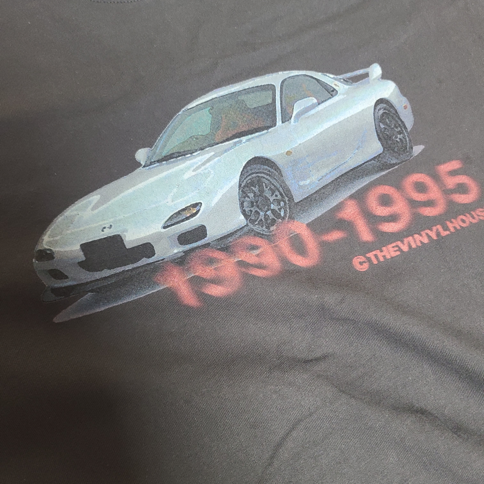 Thevinylhouse Old Car T-Shirt Charcoal 착용 스타일