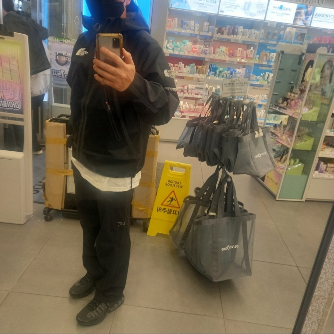 Palace x Stella Artois Light Court Jacket Black - 24SS, Supreme x Nike Denim Short Black - 24SS 착용 스타일 - 7