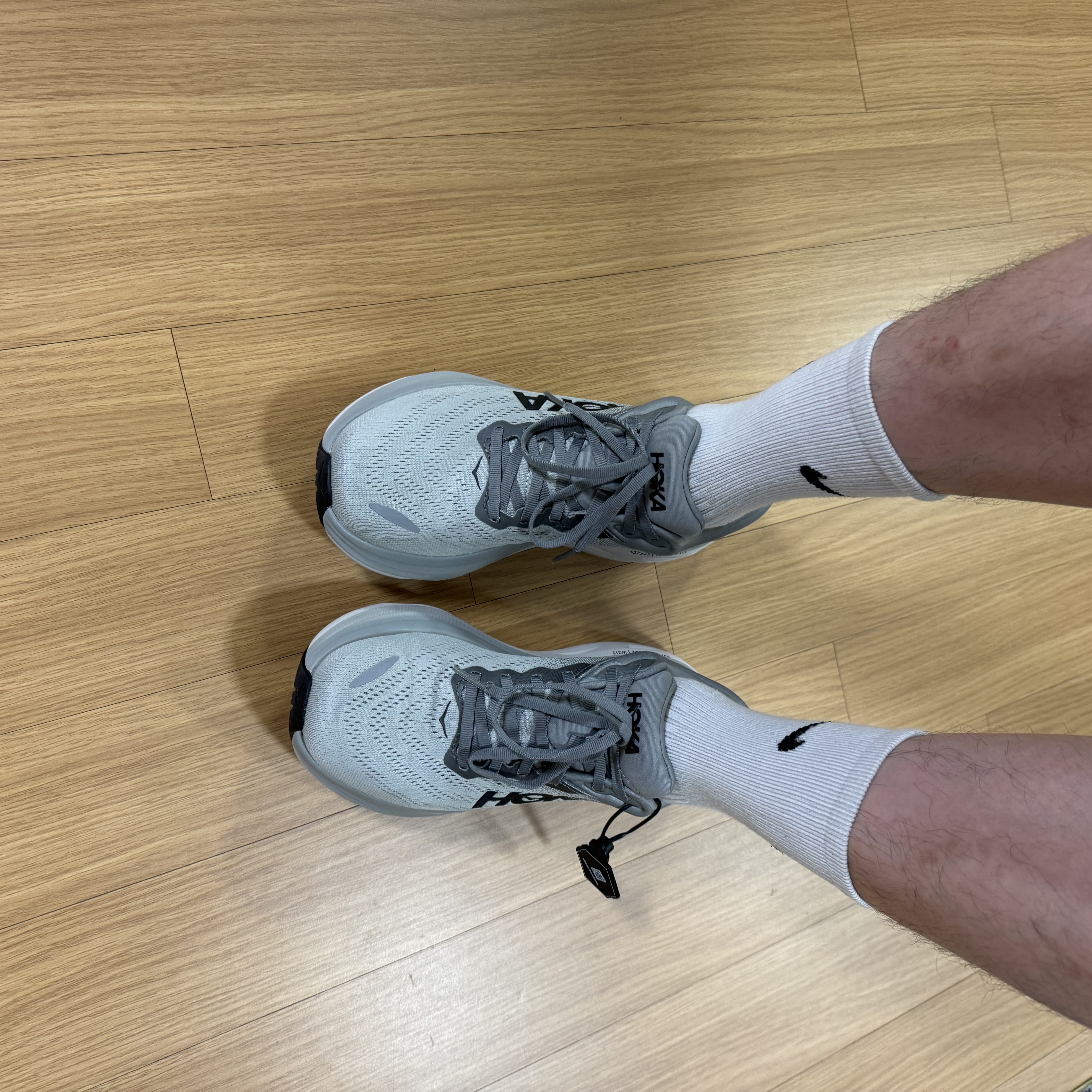 Hoka Bondi 8 Shark Grey - Wide 착용 스타일