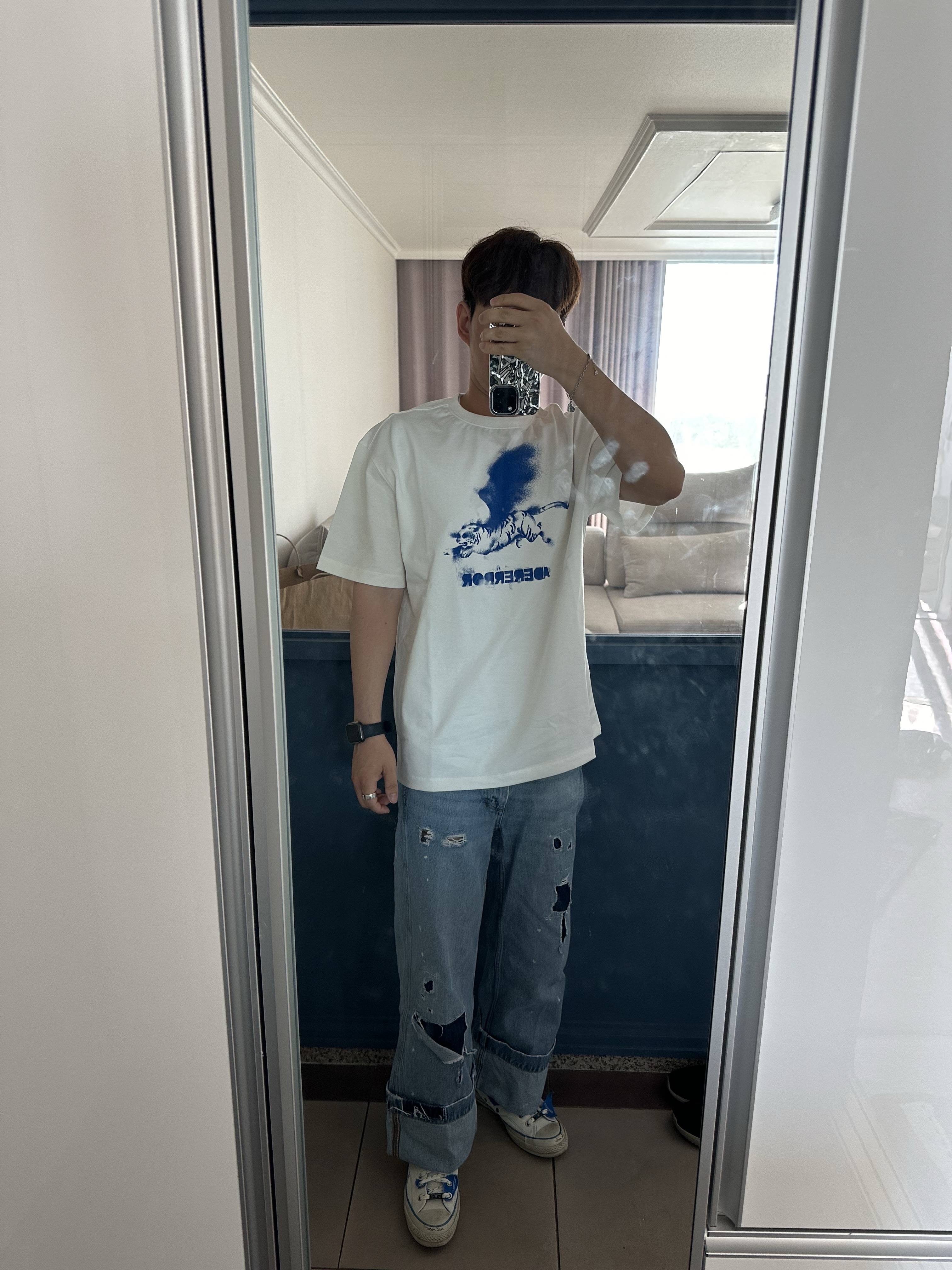 Ader Error Aiger T-Shirt Off White, Zara x Ader Error Patchwork Jeans Blue 착용 스타일