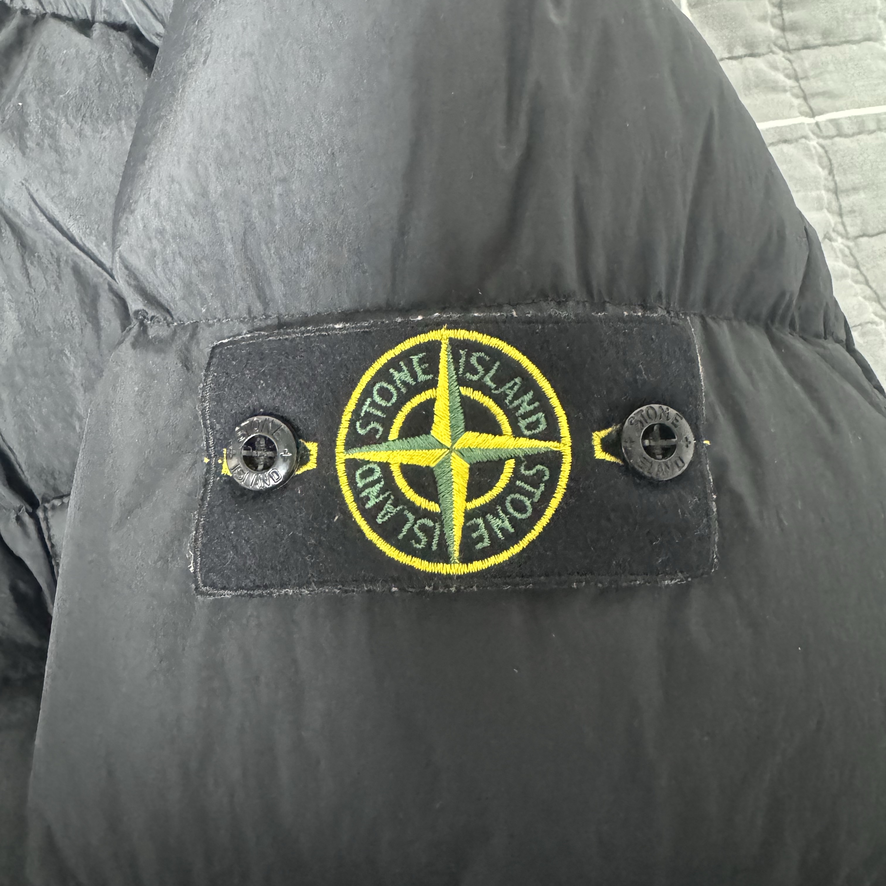 Stone Island 40123 Garment Dyed Crinkle Reps R-NY Down Jacket Black - 24FW 착용 스타일