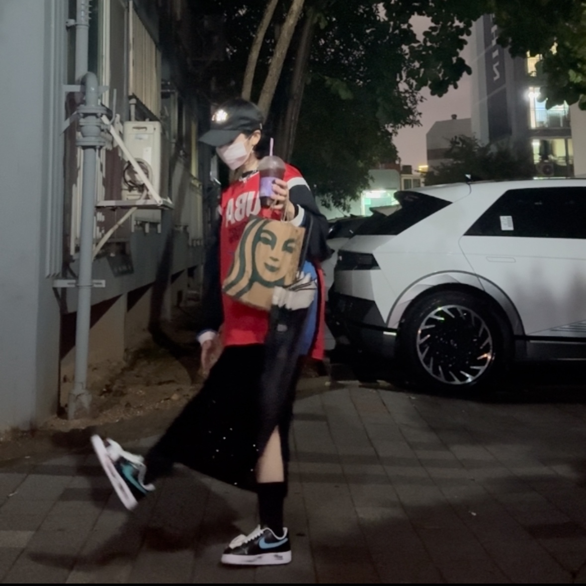 Darkr8m Studio x Hardhitters Satin Reflective Logo Cap, Nike x Undercover NRG Long Sleeve Shooting Top Red Black - US/EU 착용 스타일 - 2