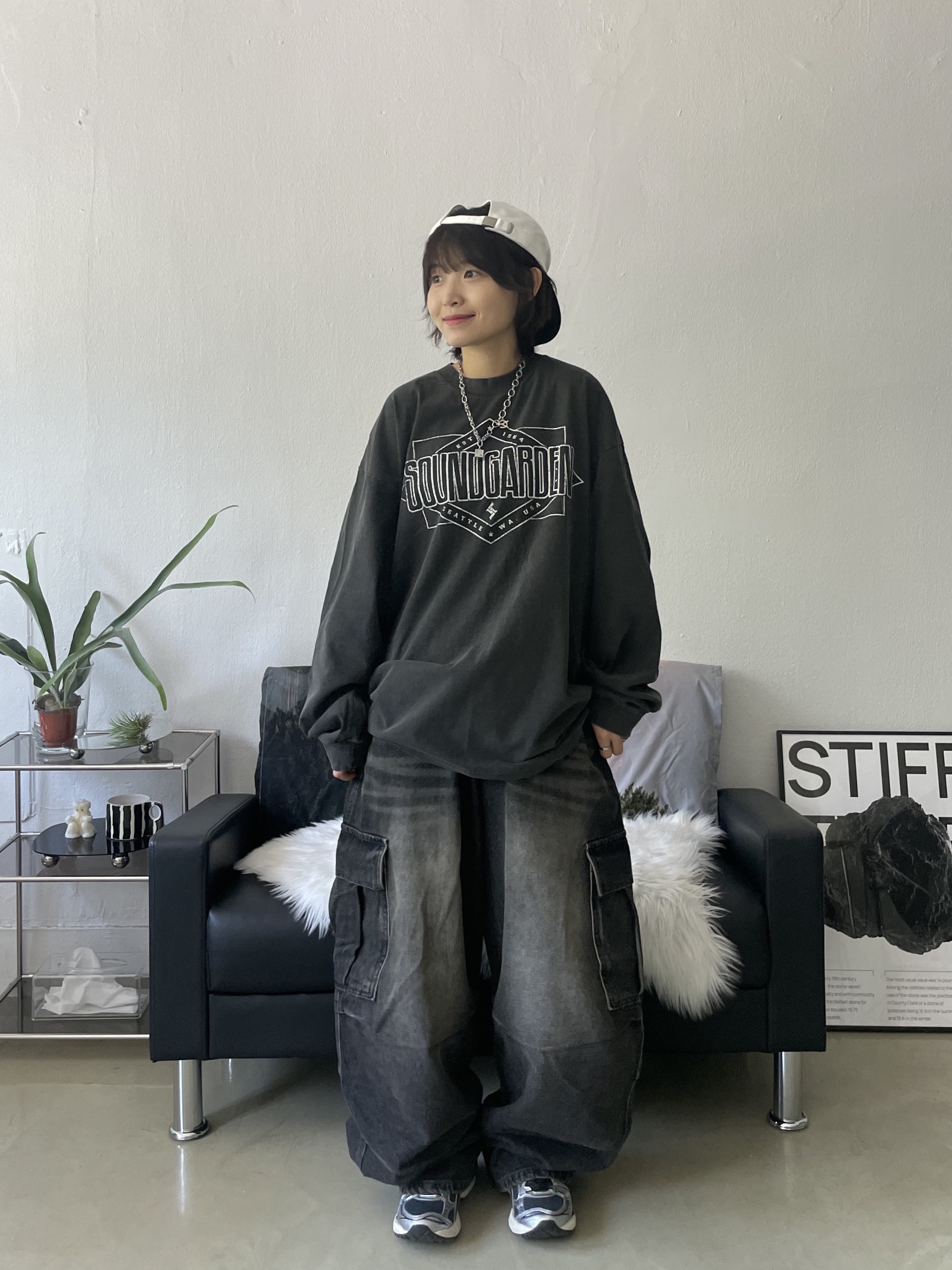 Hello Sunrise  Two Tone Washed OG Logo 6panel Cap Off White & Black, Asics Unlimited Gel-Kayano 14 Carrier Grey Black 착용 스타일 - 2