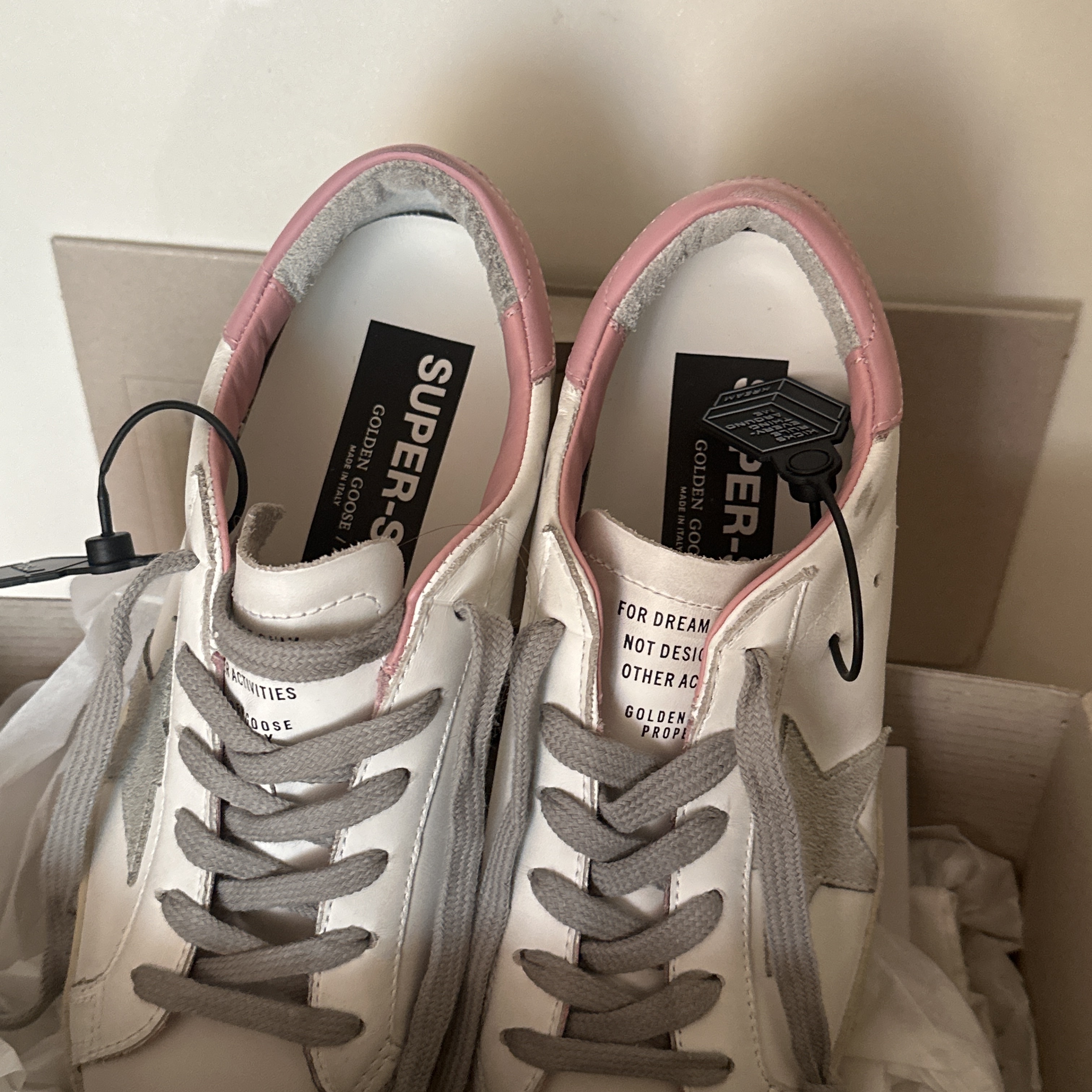 (W) Golden Goose Superstar White Pink Heel Tab Sneakers 착용 스타일