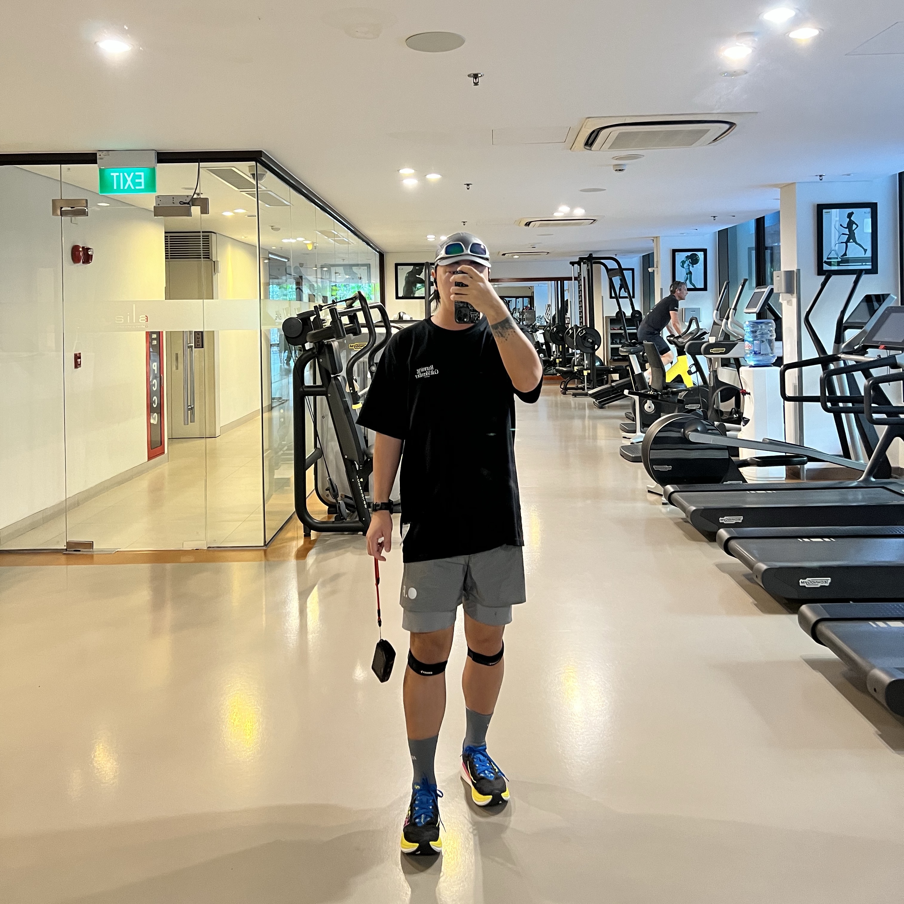 Optimistic Runners Nylon Cap Dark Grey, Optimistic Runners Glossy Nylon Shorts Dark Grey 착용 스타일 - 1