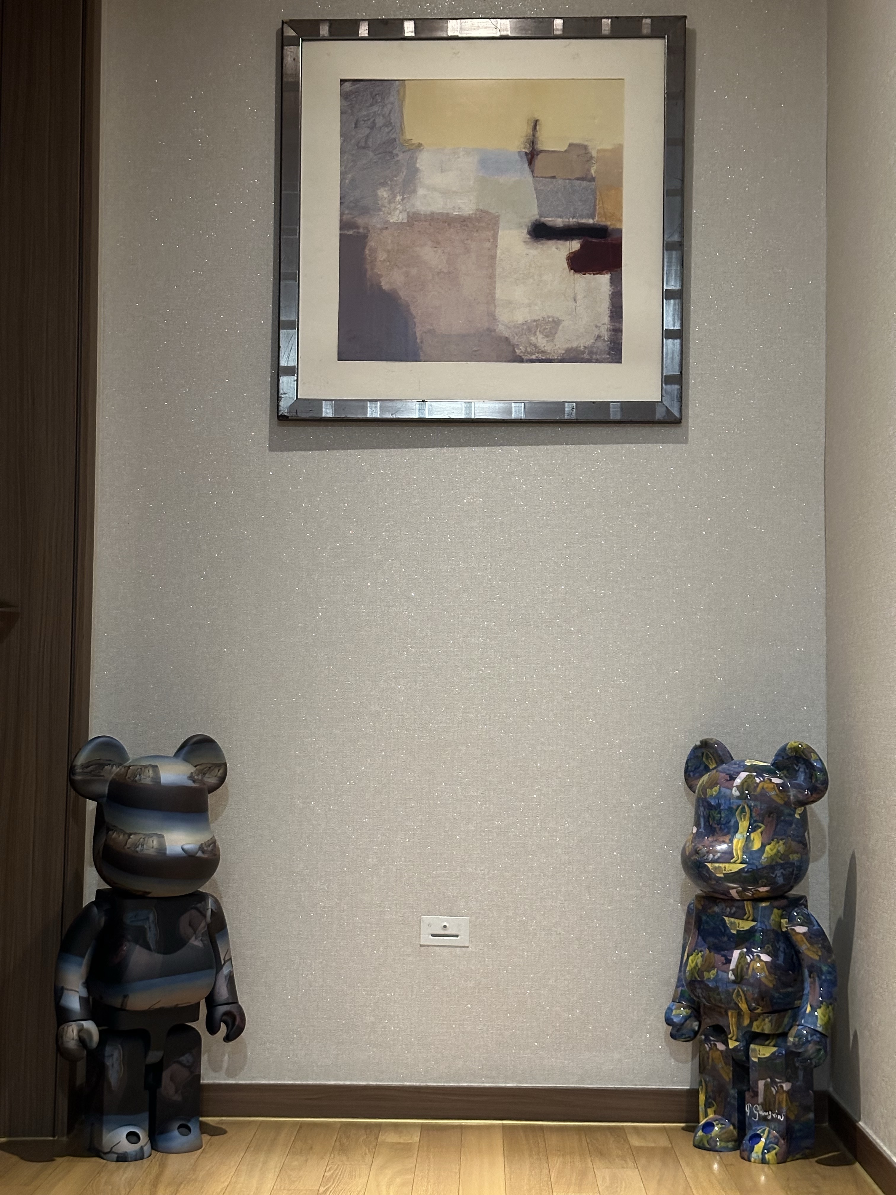 Bearbrick x MoMA Salvador Dali The Persistence of Memory 1000%, Bearbrick x MoMA Salvador Dali The Persistence of Memory 100% & 400% Set 착용 스타일 - 1