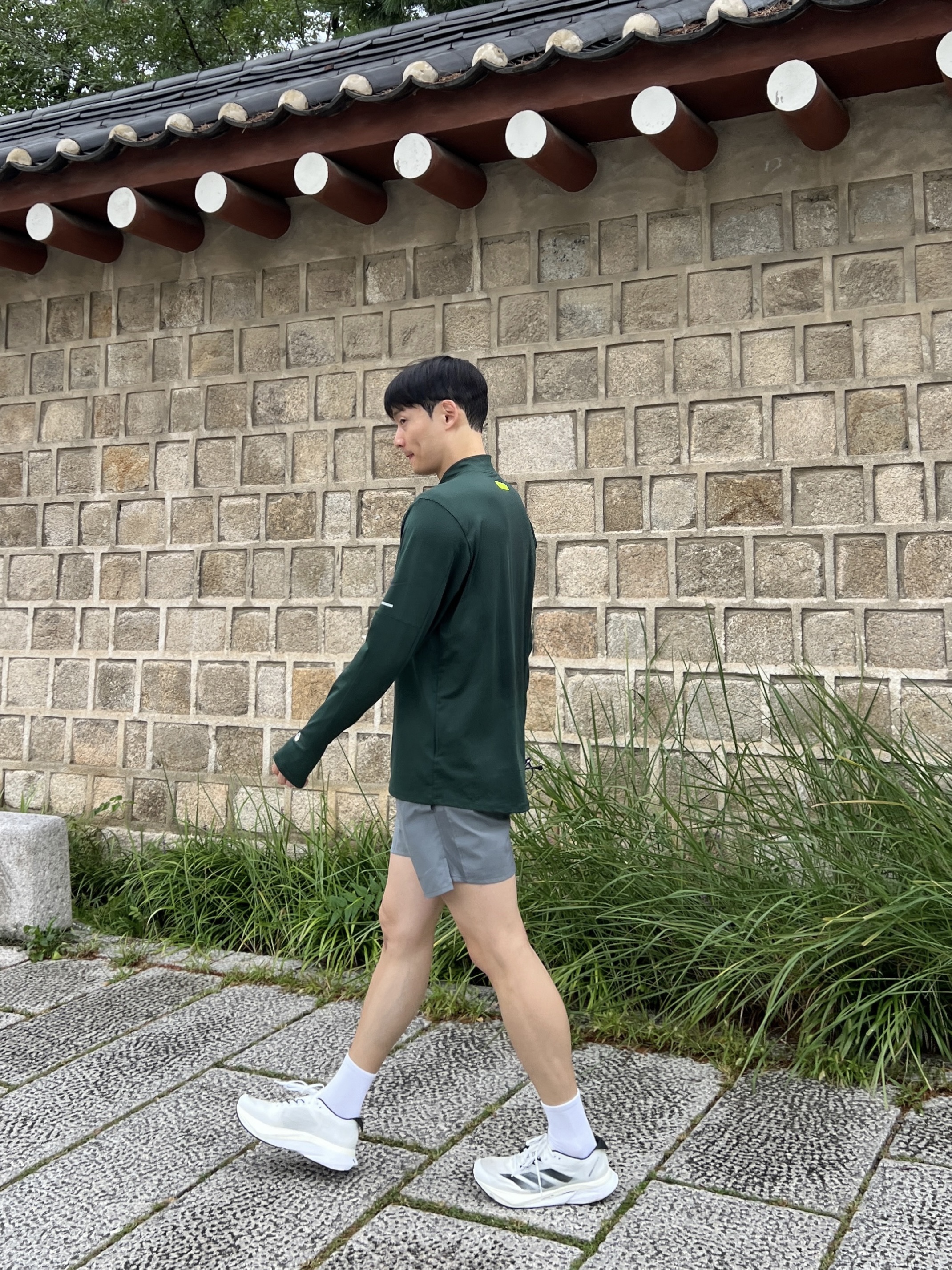 Adidas Adizero Boston 12 Cloud White Core Black Night Metallic, Nike Dri-Fit Challenger 5 Inch Brief Lined Versatile Shorts Smoke Grey - Asia 착용 스타일 - 1
