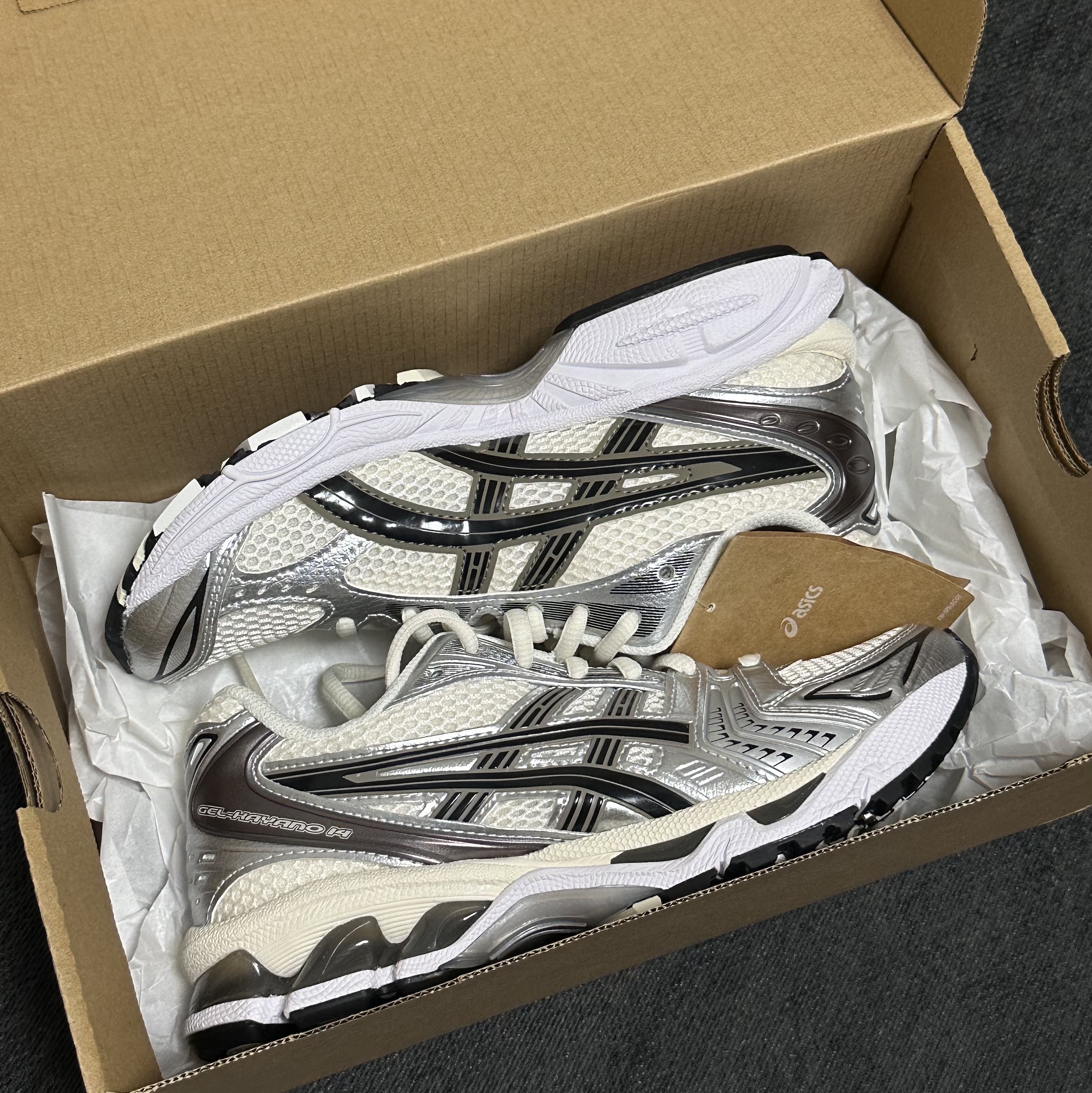 Asics Gel-Kayano 14 Cream Black 착용 스타일