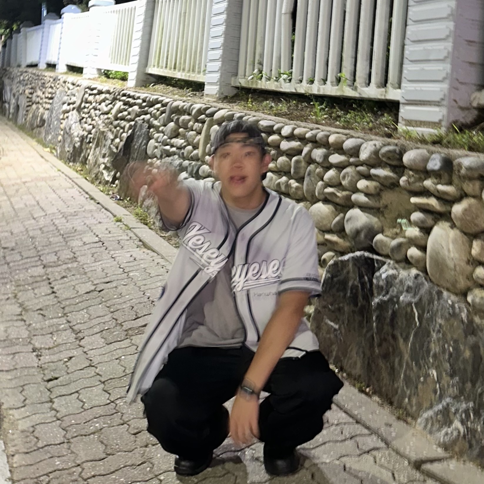 Hanwha Eagles x Yeseyesee Baseball Jersey Grey, Xlim Ep.3 Synopsis 01 T-Shirt Light Blue 착용 스타일 - 1